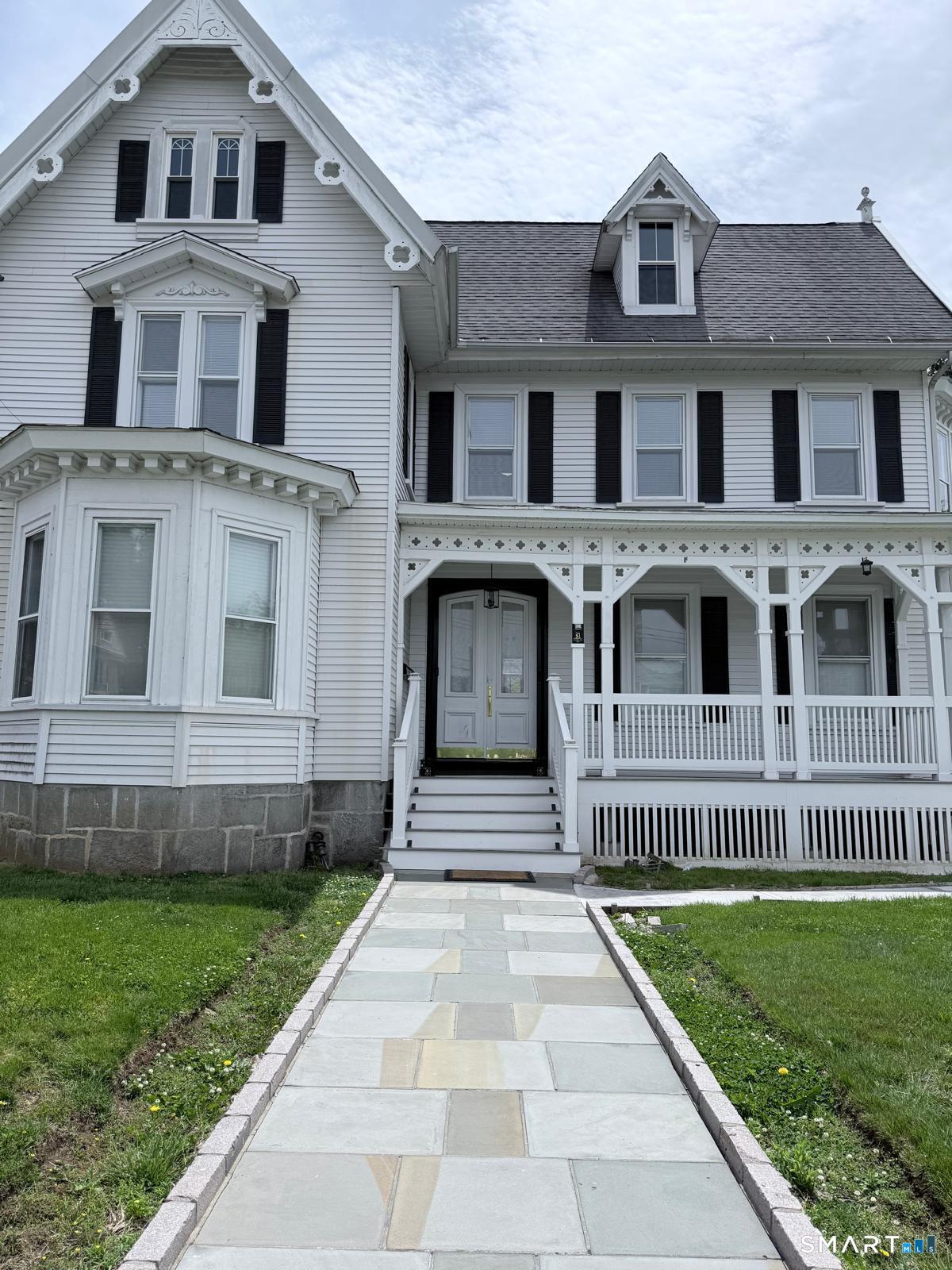 31 Atwater Avenue E