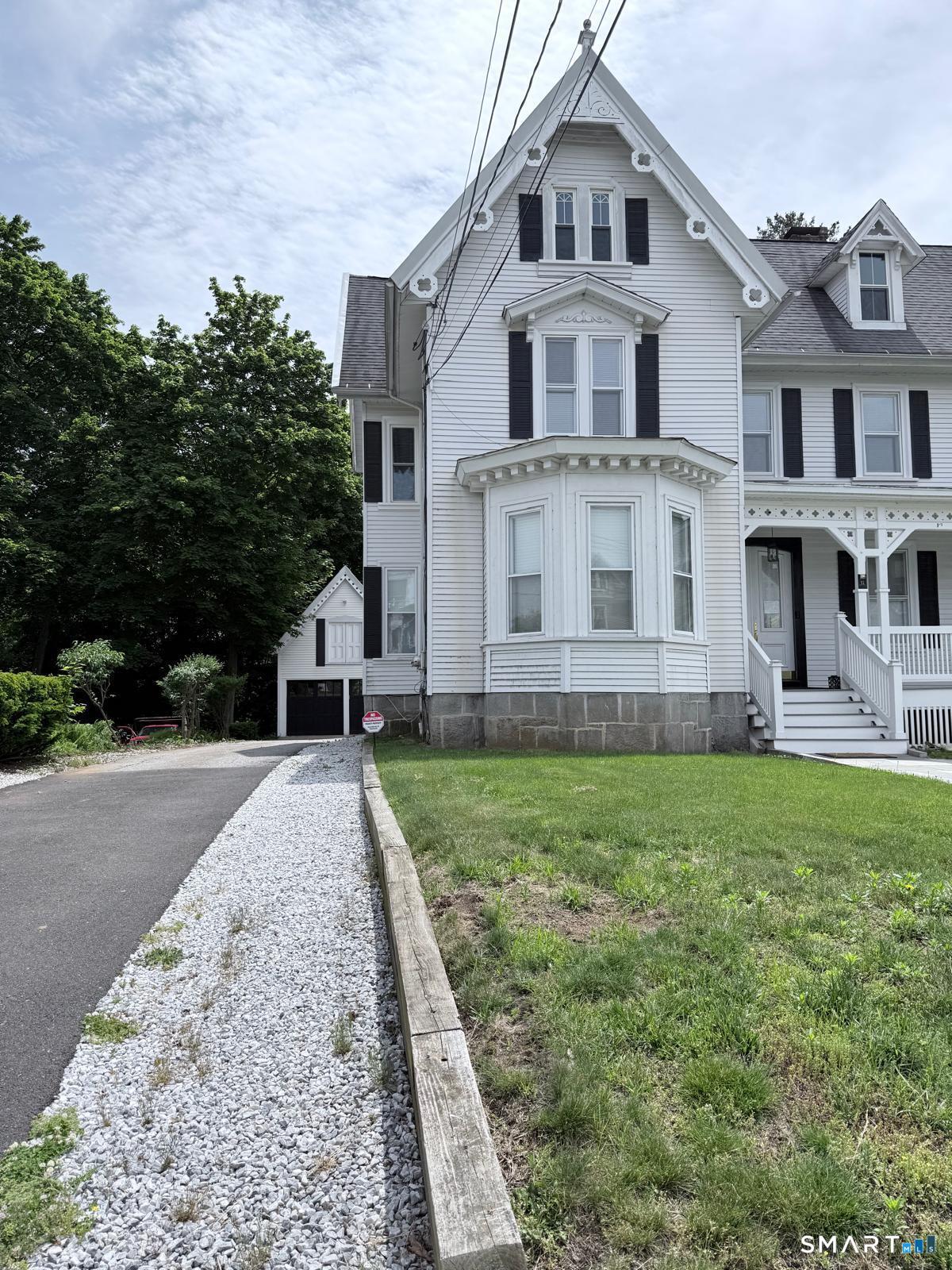 31 Atwater Avenue E