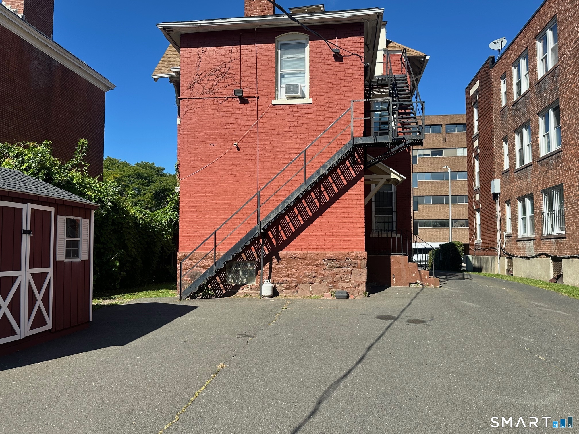 915 Asylum Avenue