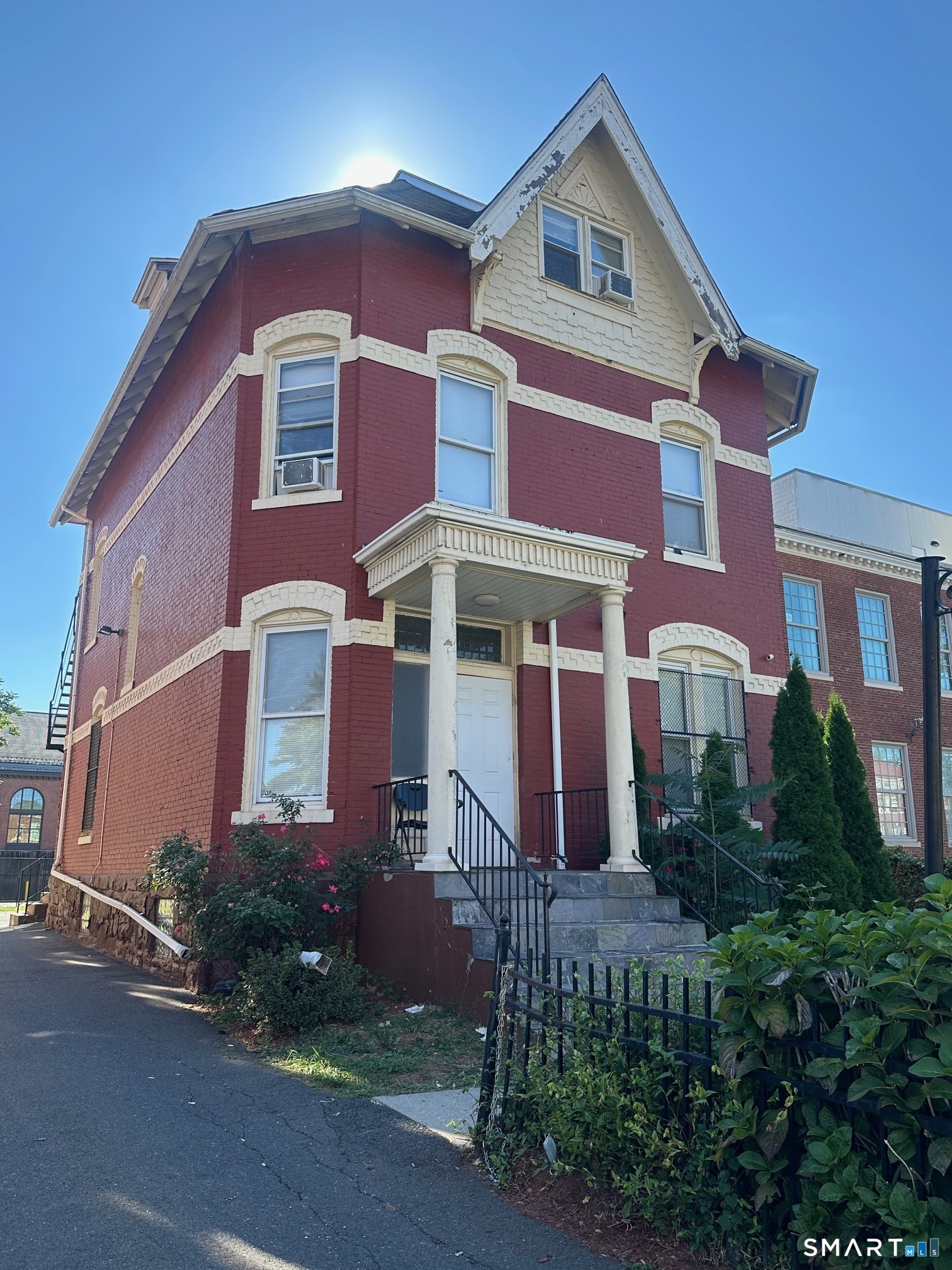 915 Asylum Avenue