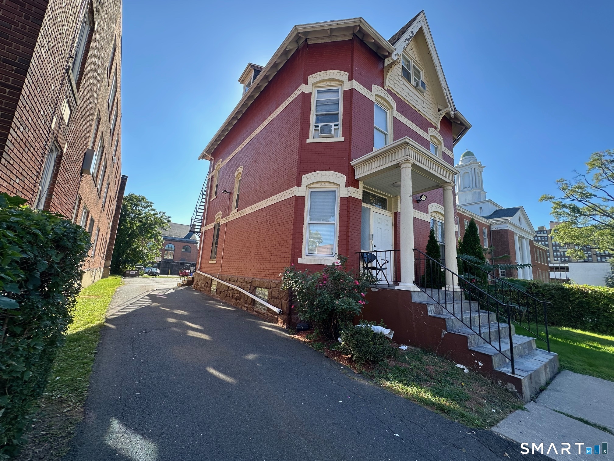 915 Asylum Avenue
