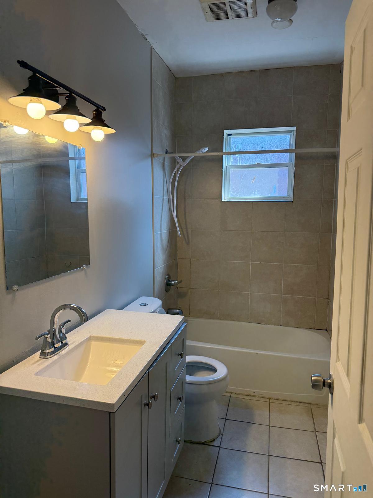 62-64 Bedford Street Unit: 3