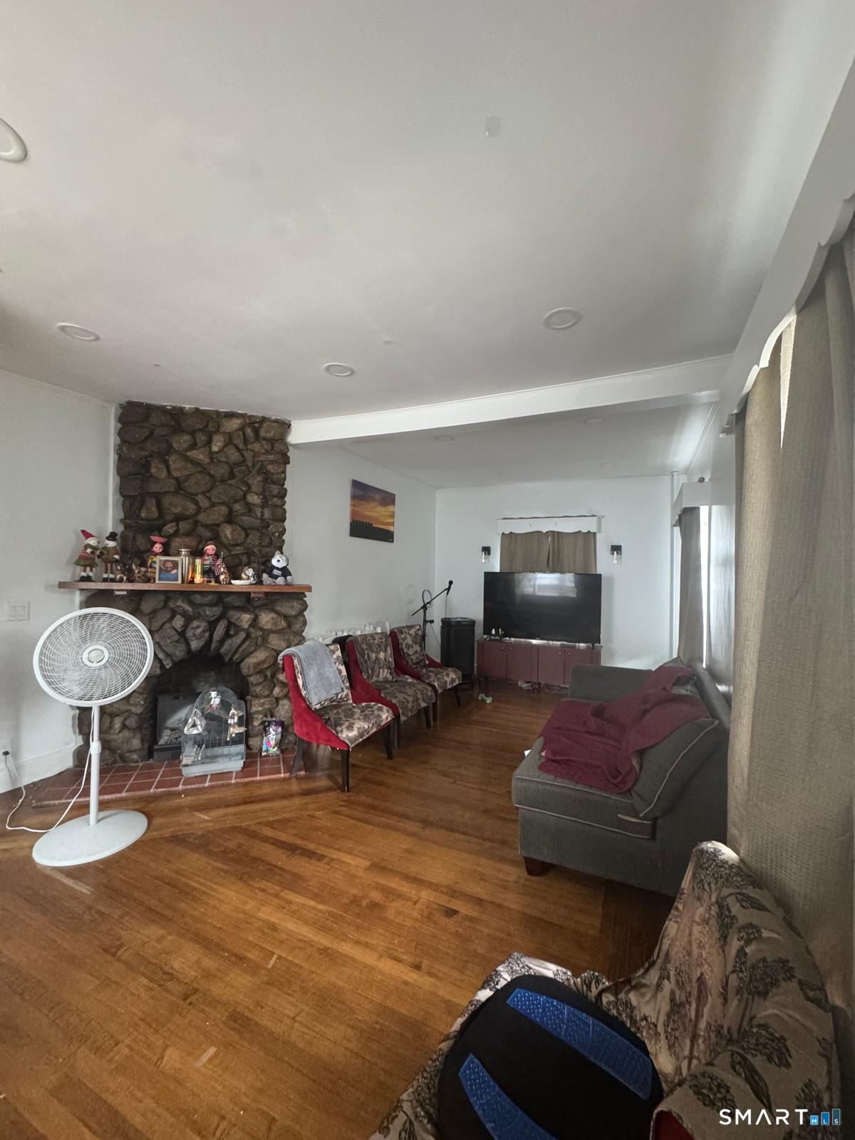 75 Willetts Avenue
