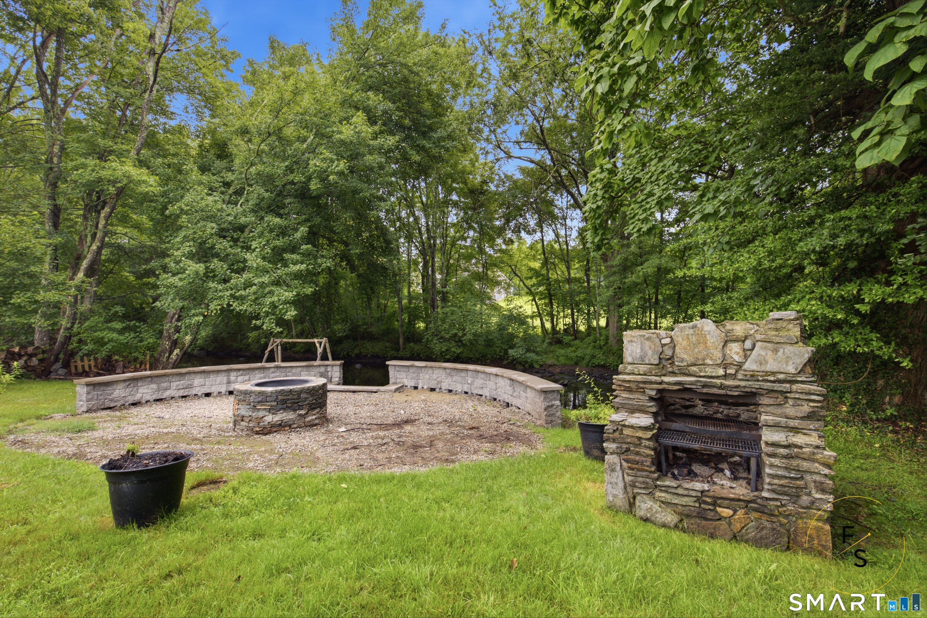 157 South River Road