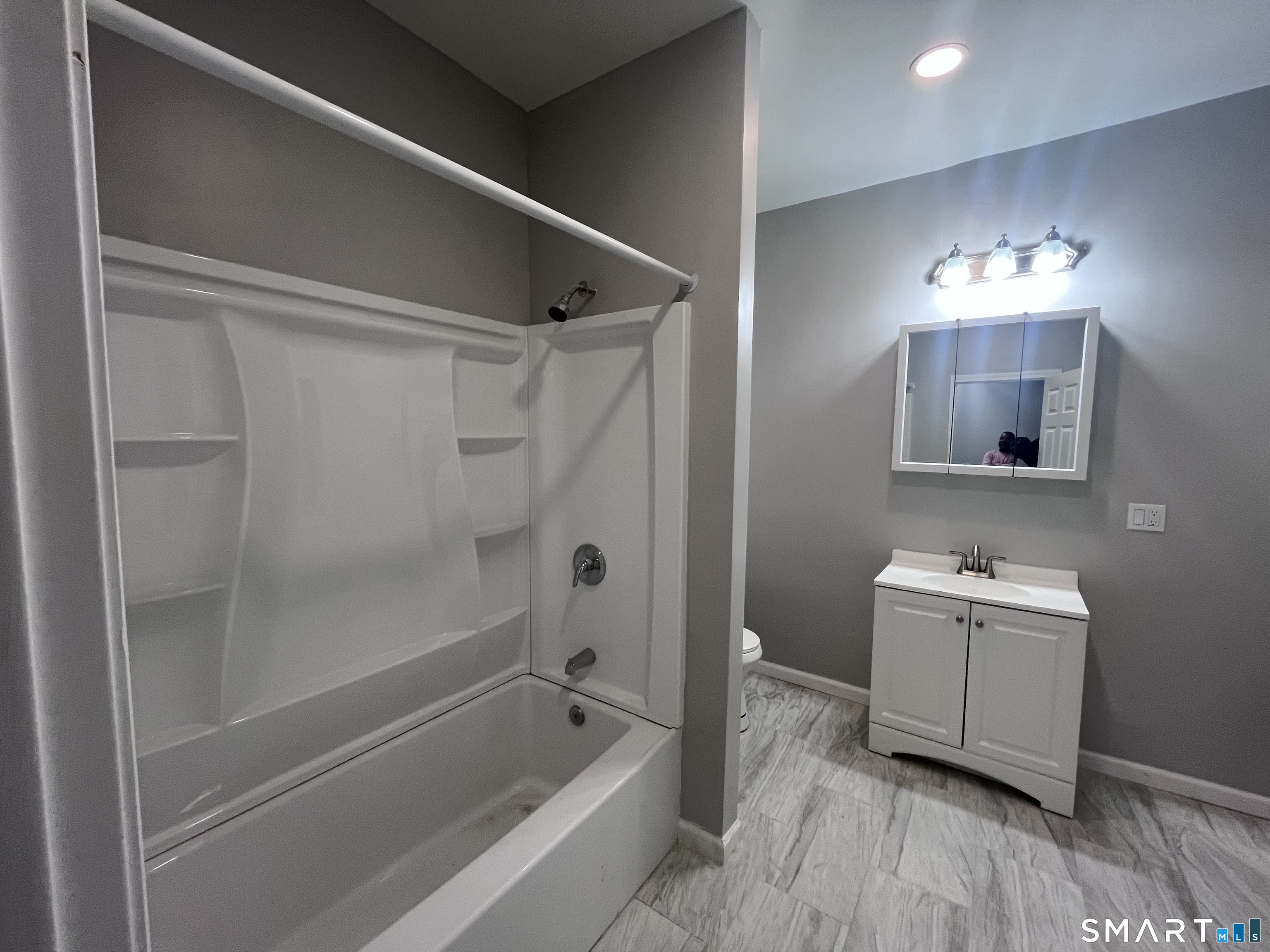 409 Oak Avenue Unit: 3