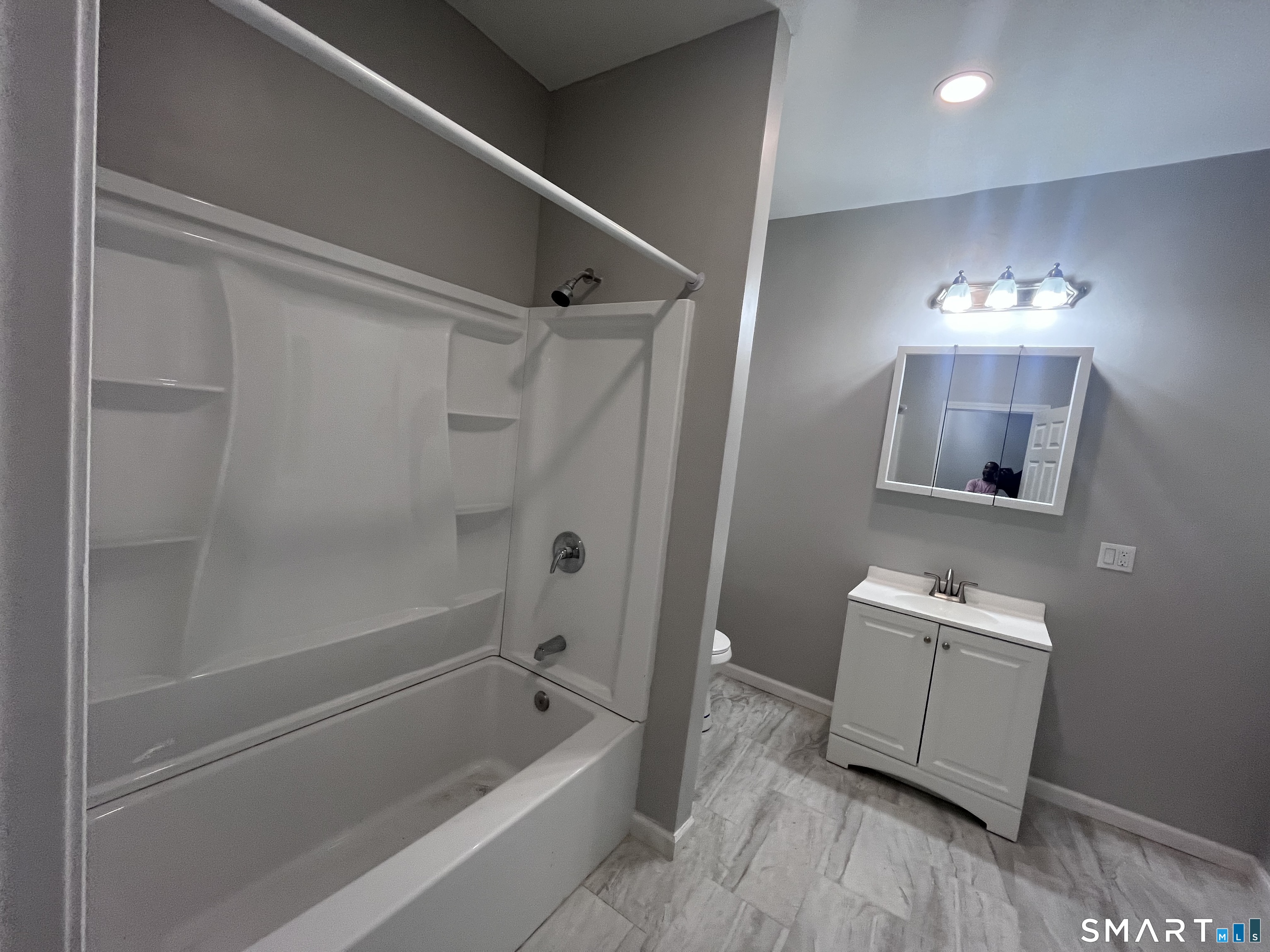 409 Oak Avenue Unit: 3