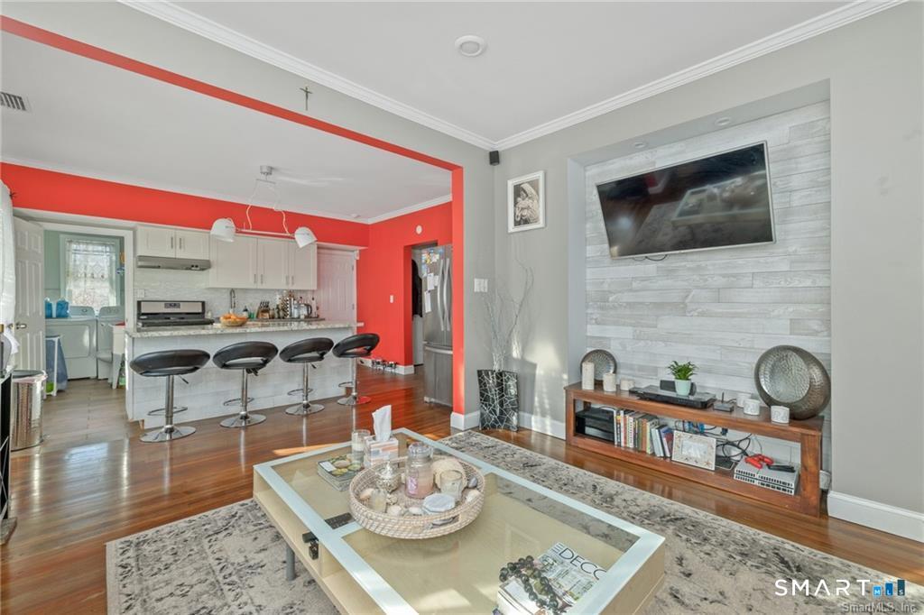 8 Erwin Place Unit: 3rd Floor