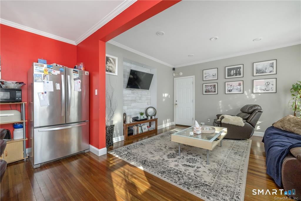 8 Erwin Place Unit: 3rd Floor