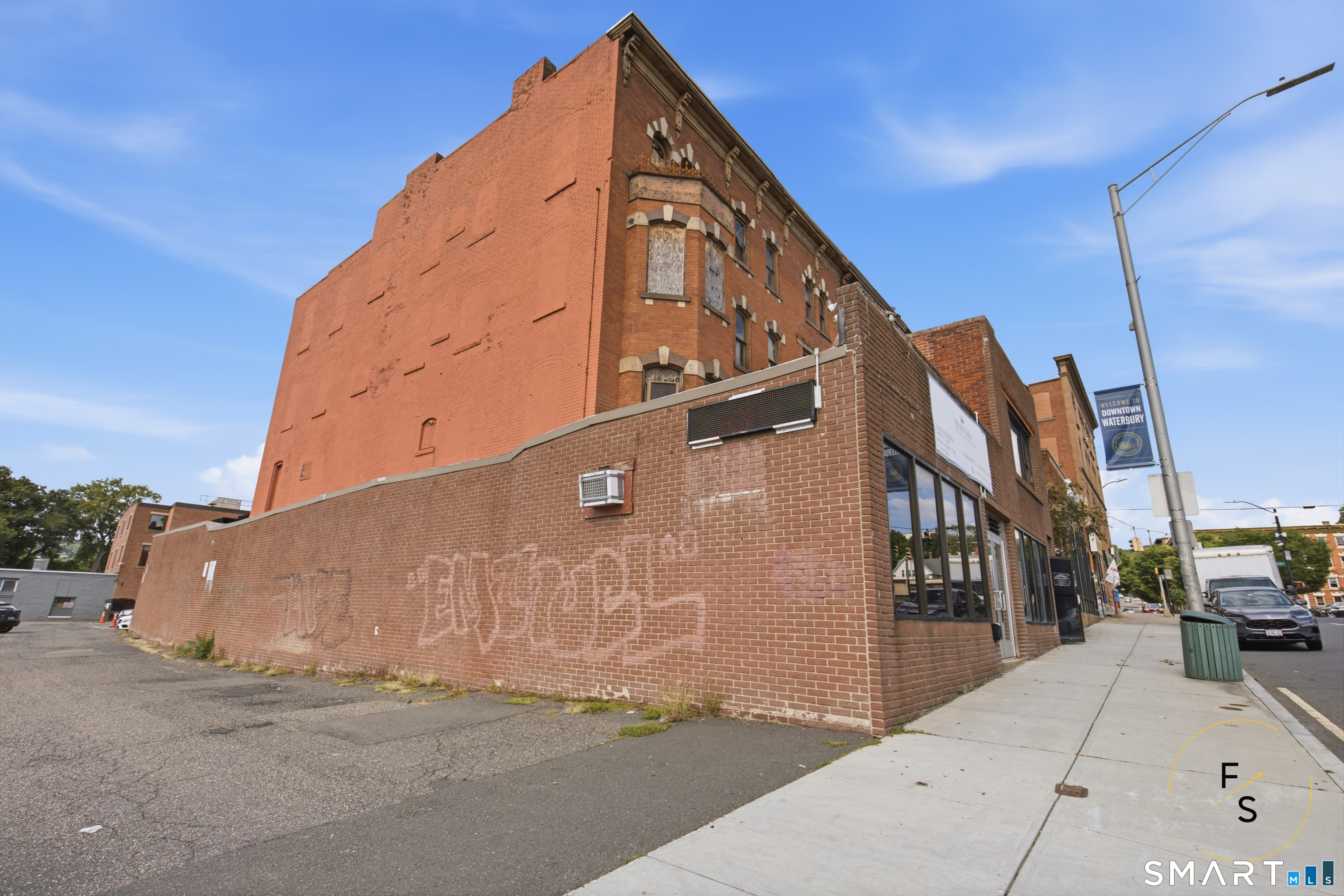 487 Meadow Street