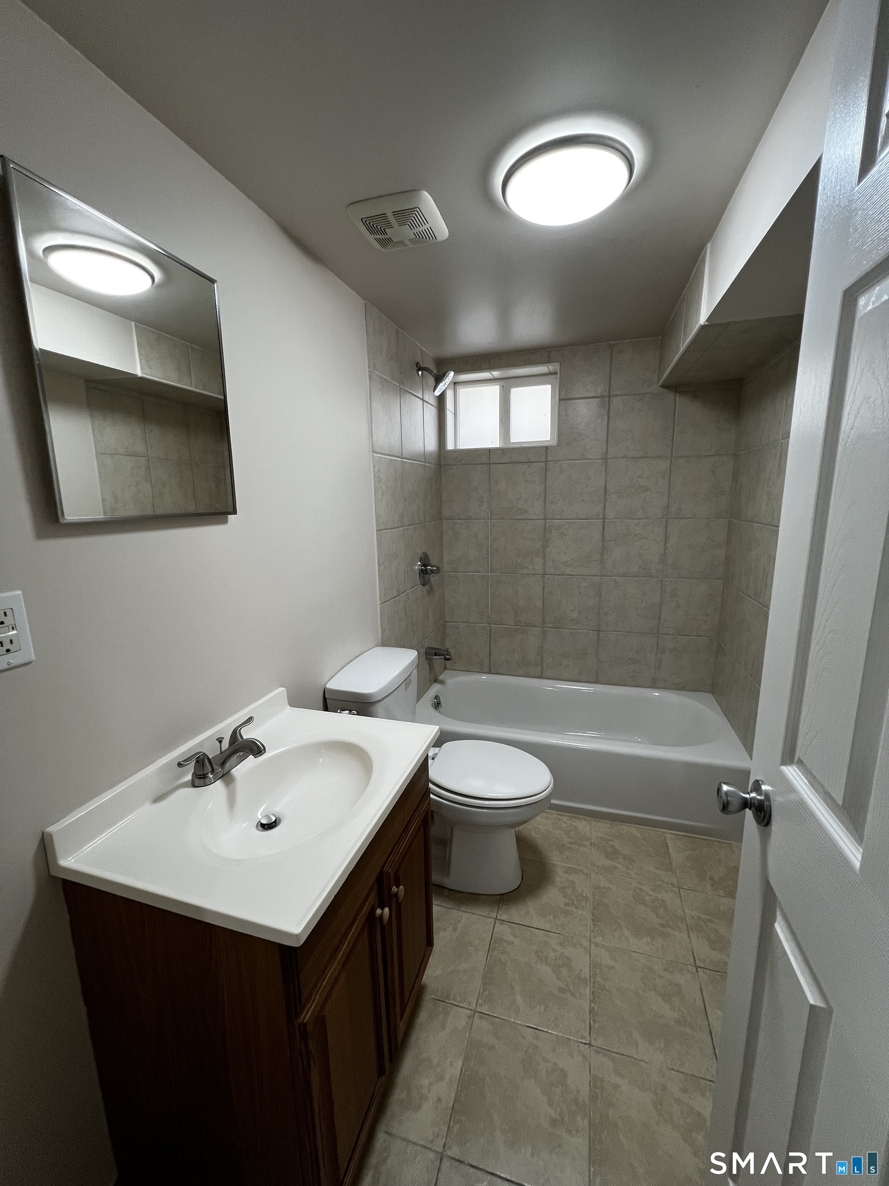 93 South Burritt Street Unit: Lower Level
