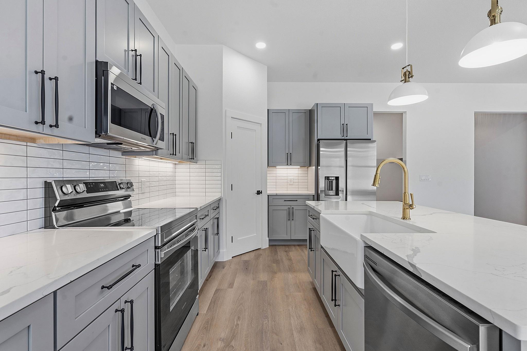 13 Country Place DR