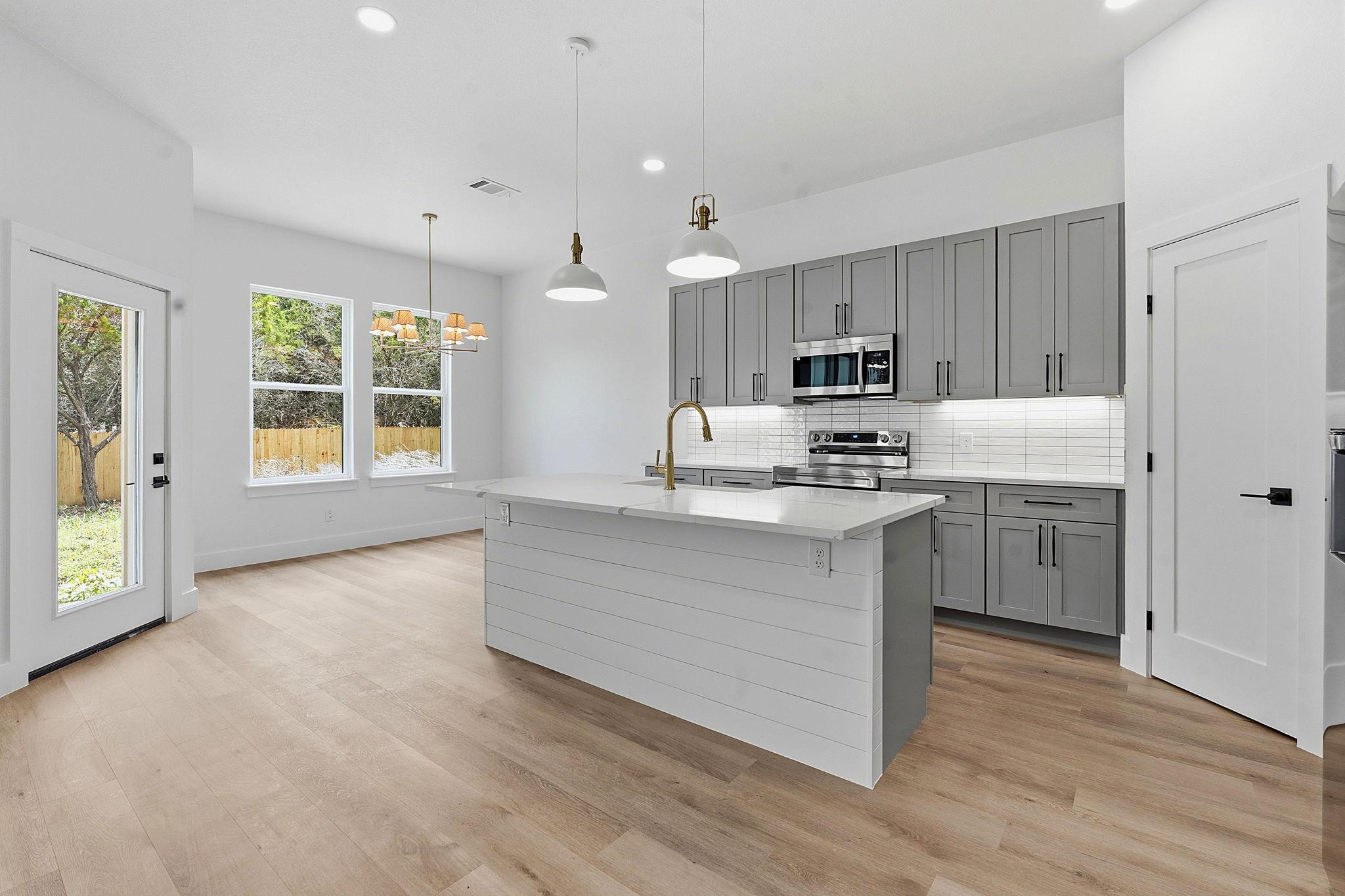 13 Country Place DR