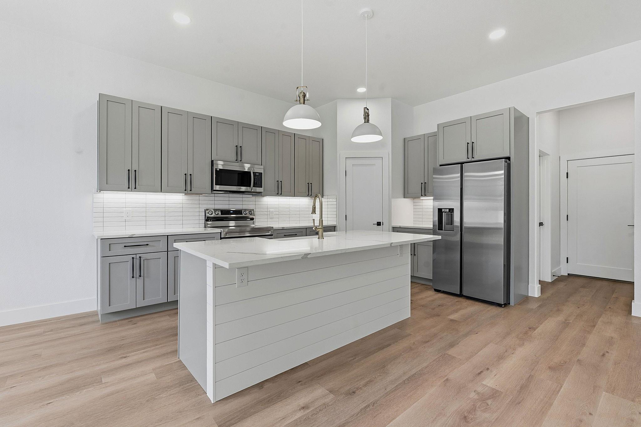 13 Country Place DR