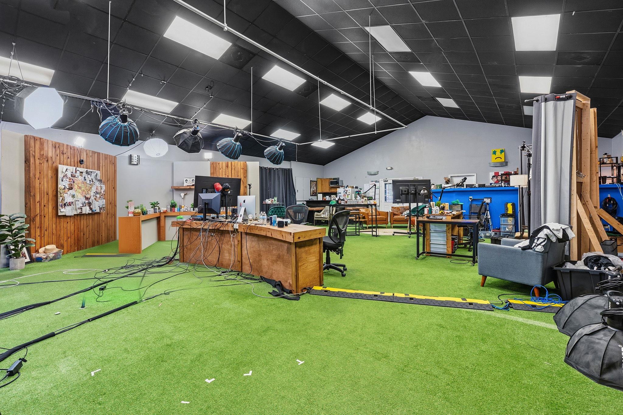 9221 Highway 290 W