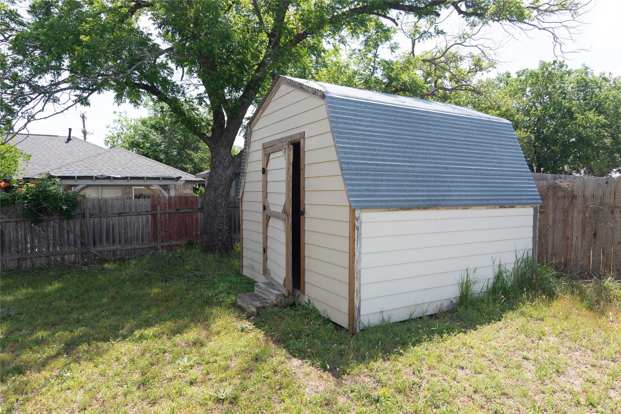 603 W Main ST