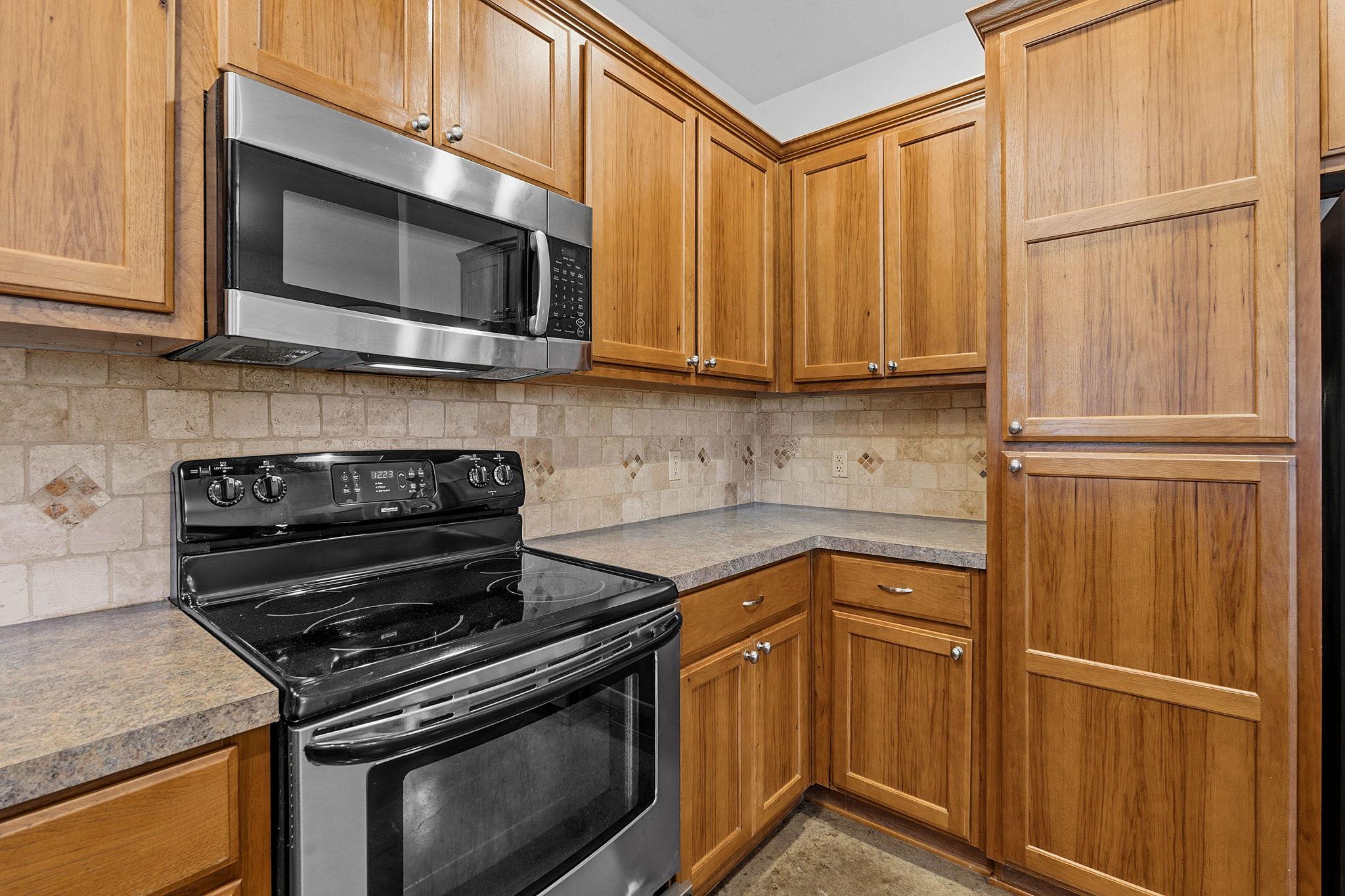 10215 Twin Lake LOOP