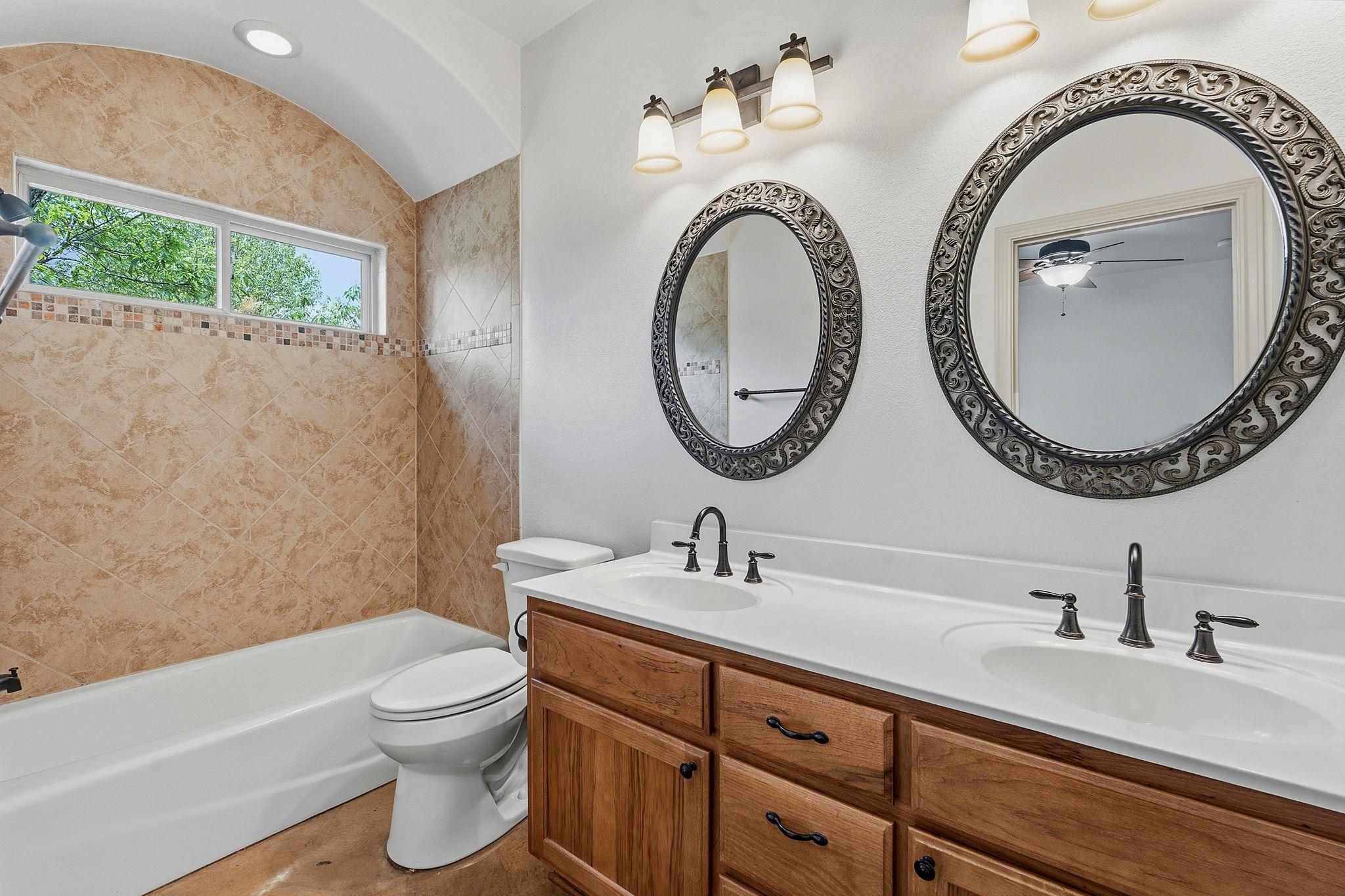 10215 Twin Lake LOOP