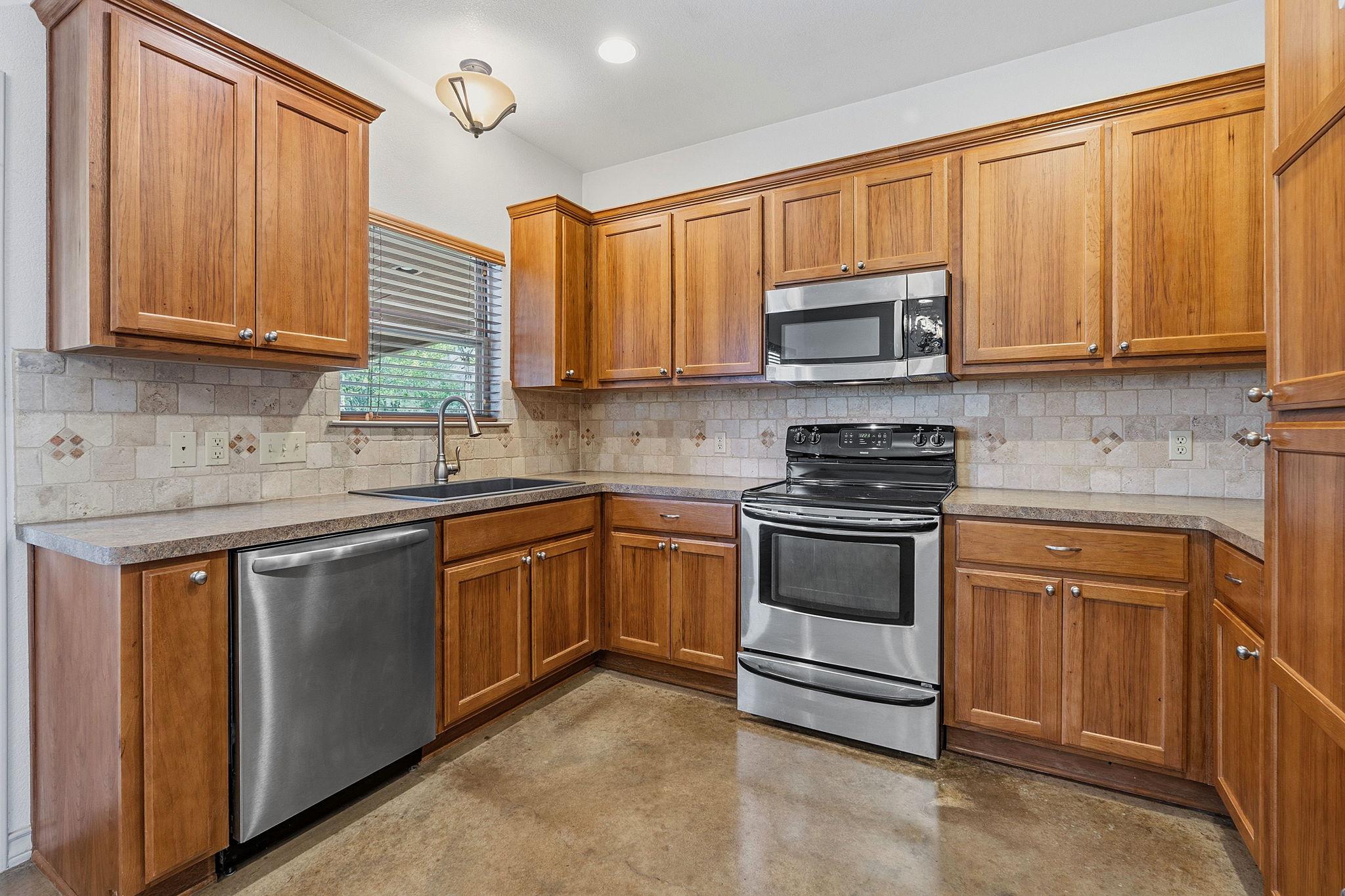 10215 Twin Lake LOOP