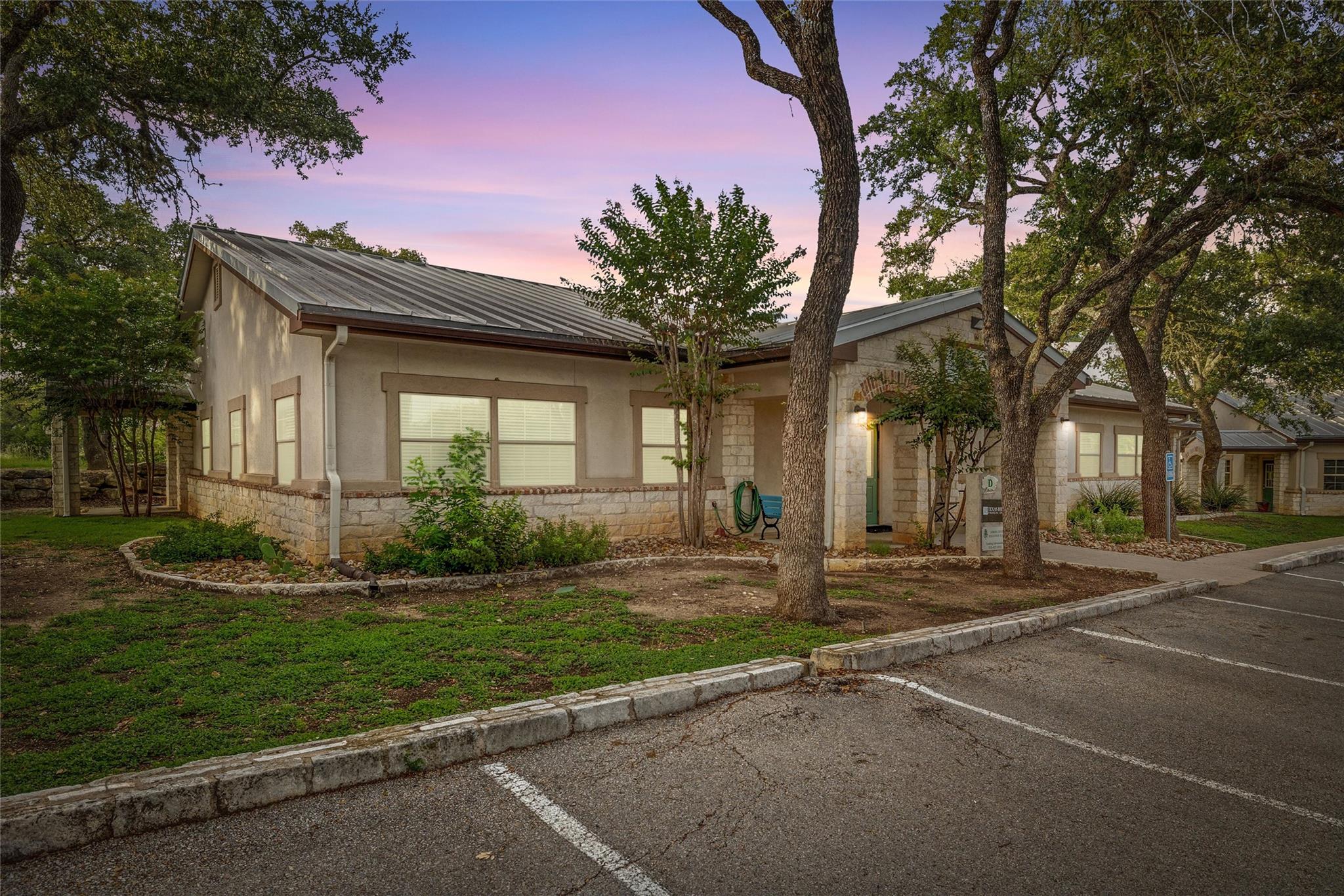 800 W Highway 290 # D