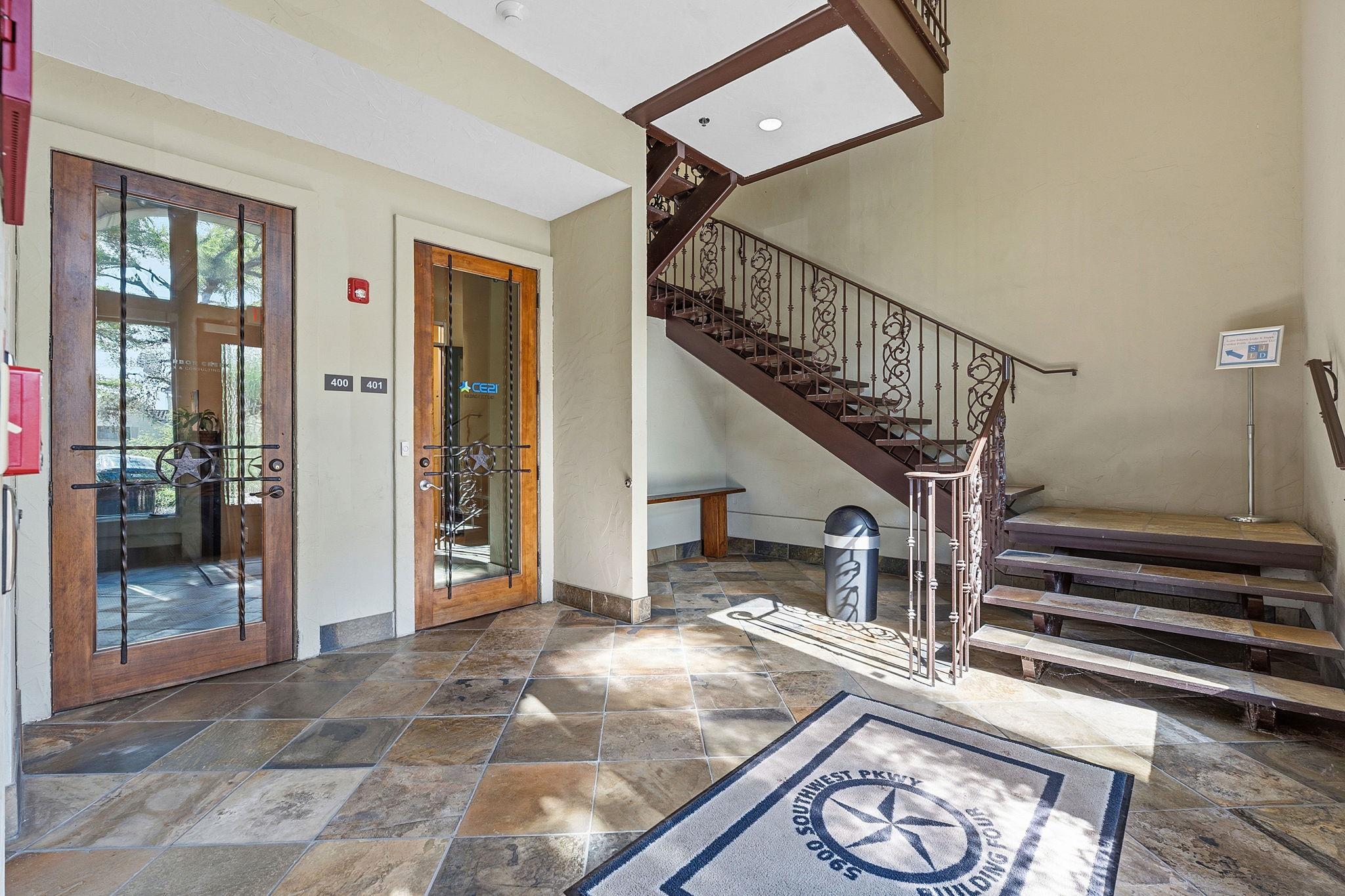 5900 Southwest PKWY # 401