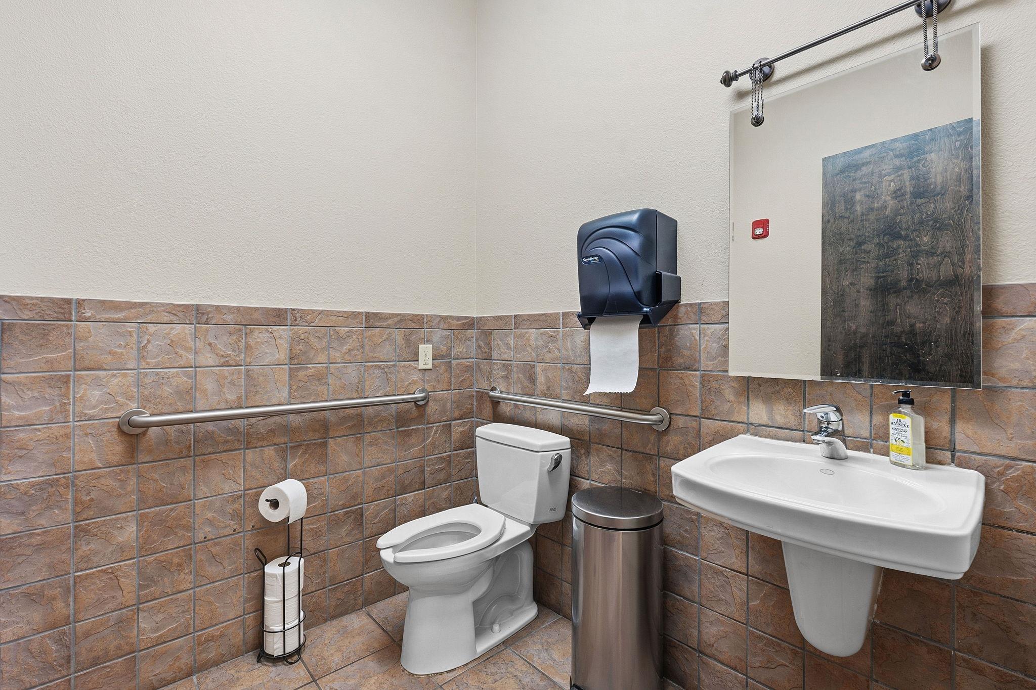 5900 Southwest PKWY # 401