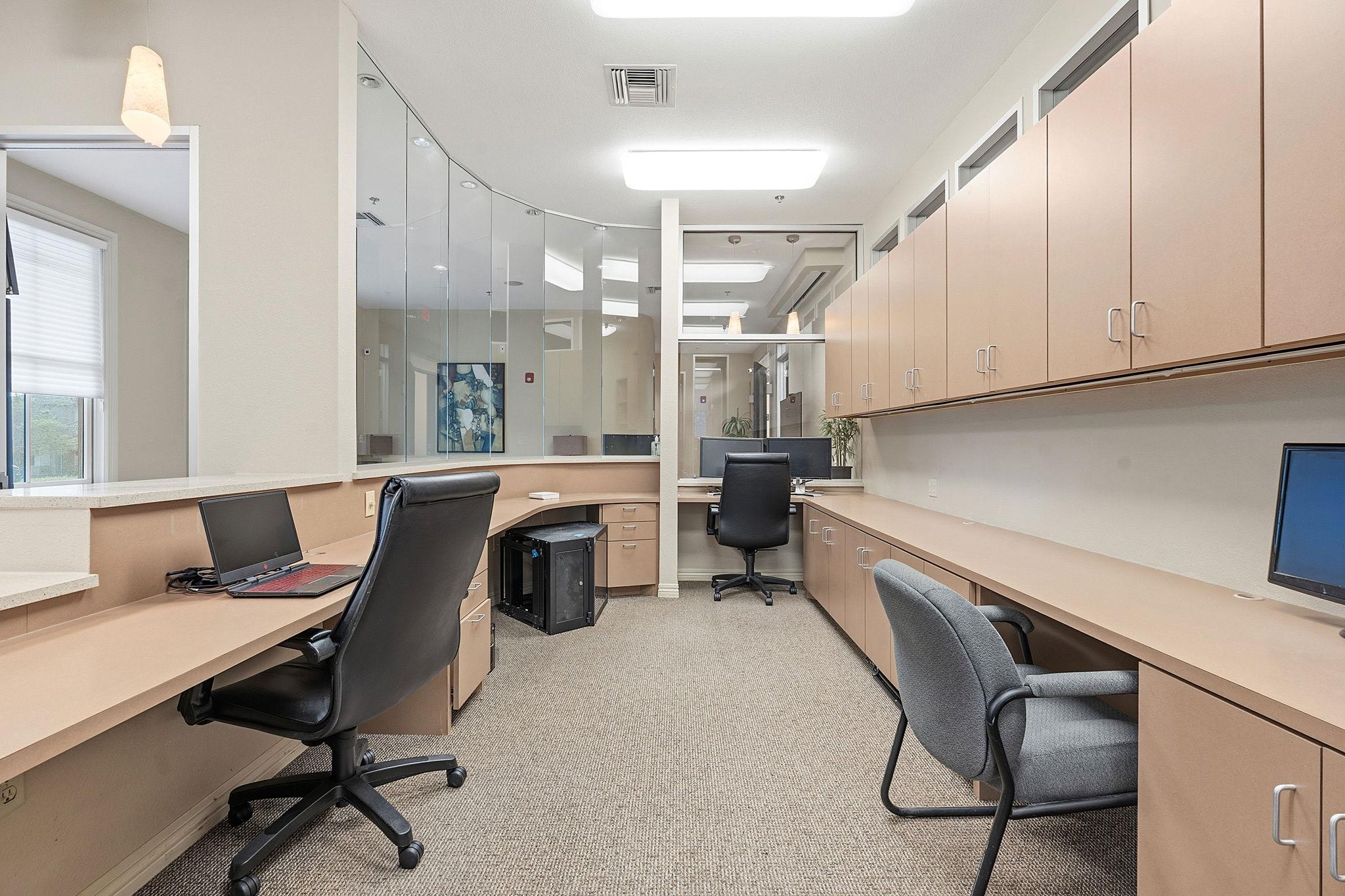 5900 Southwest PKWY # 401