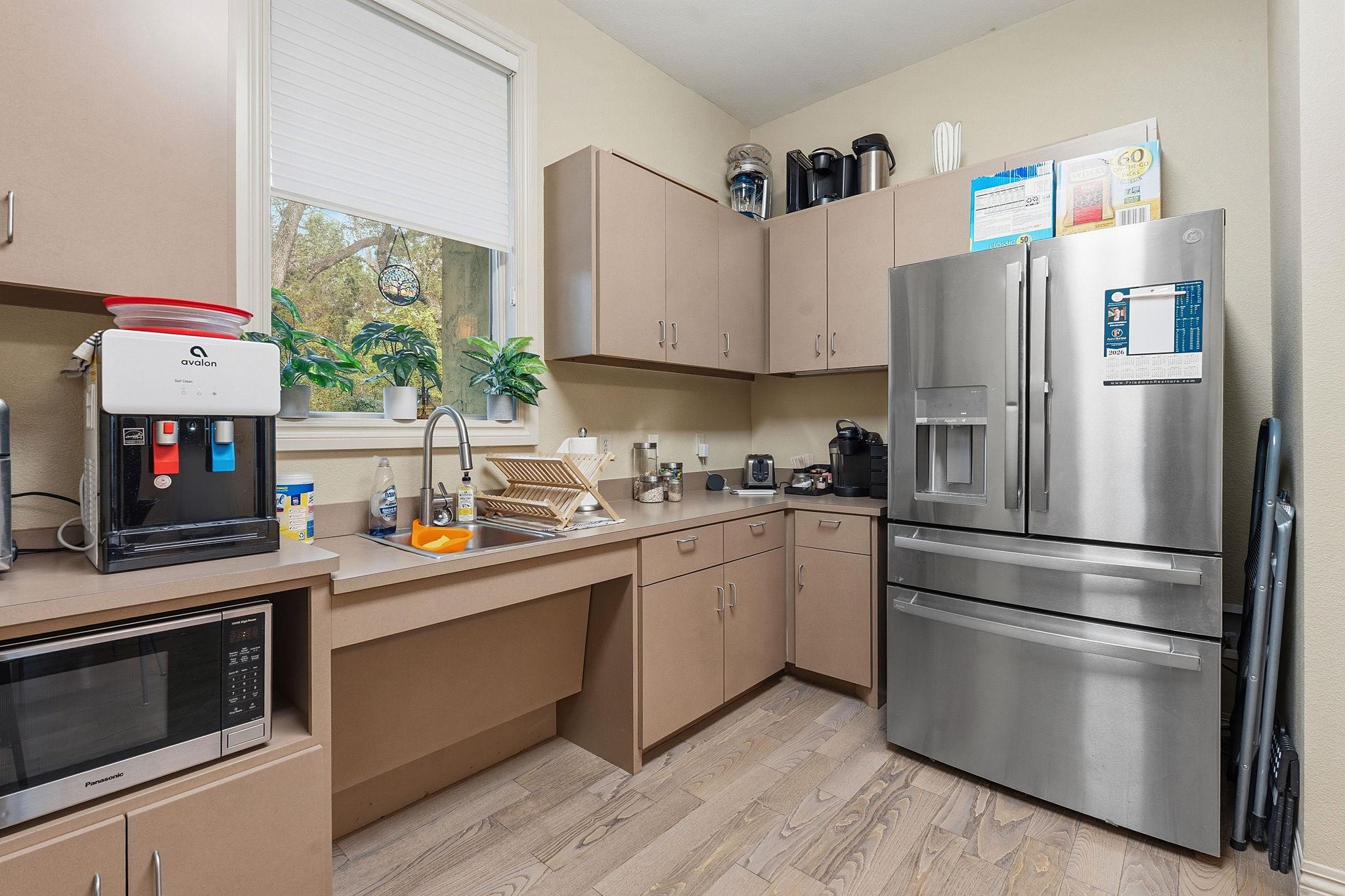 5900 Southwest PKWY # 401
