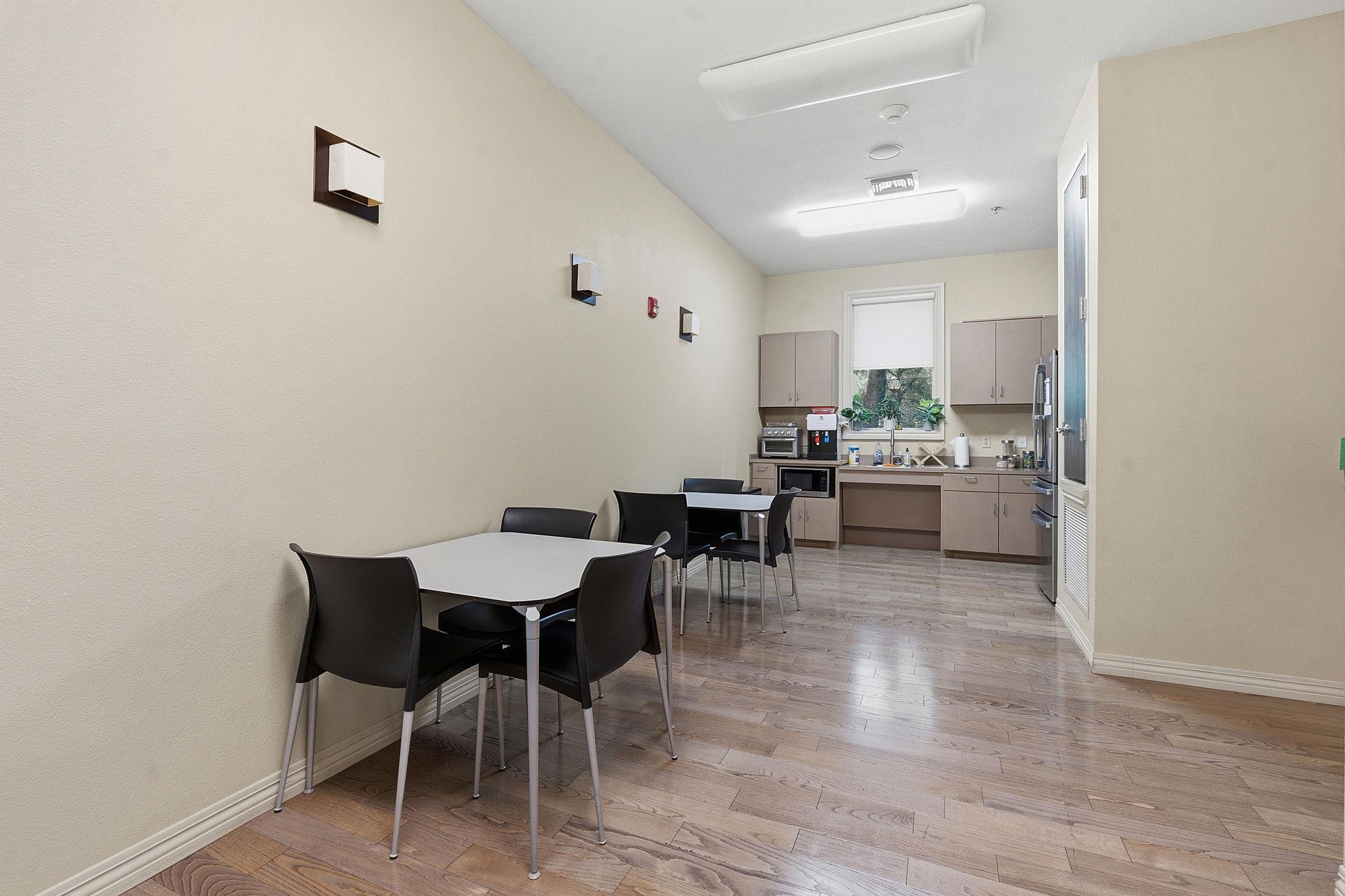 5900 Southwest PKWY # 401