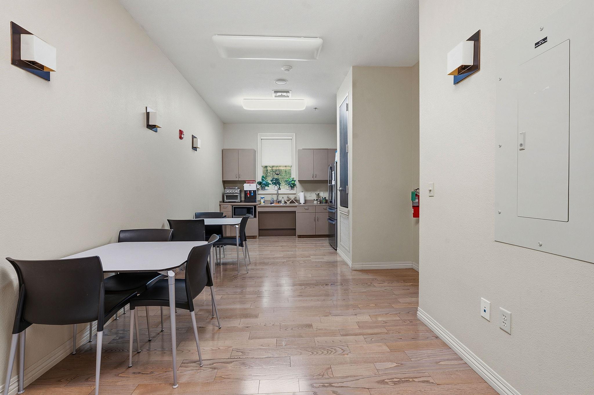 5900 Southwest PKWY # 401