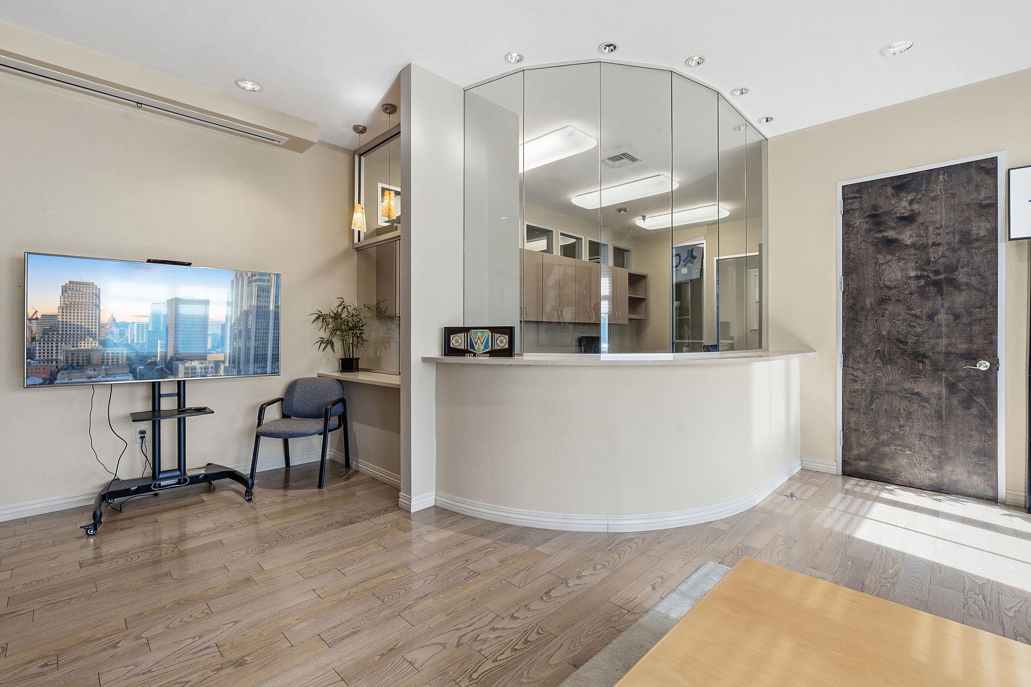 5900 Southwest PKWY # 401