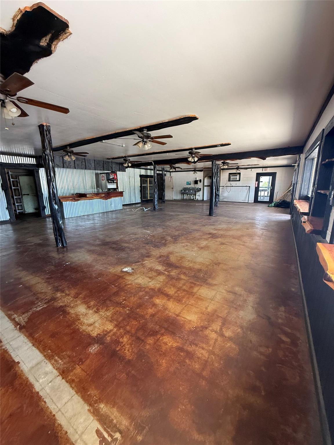 211 S US Highway 281