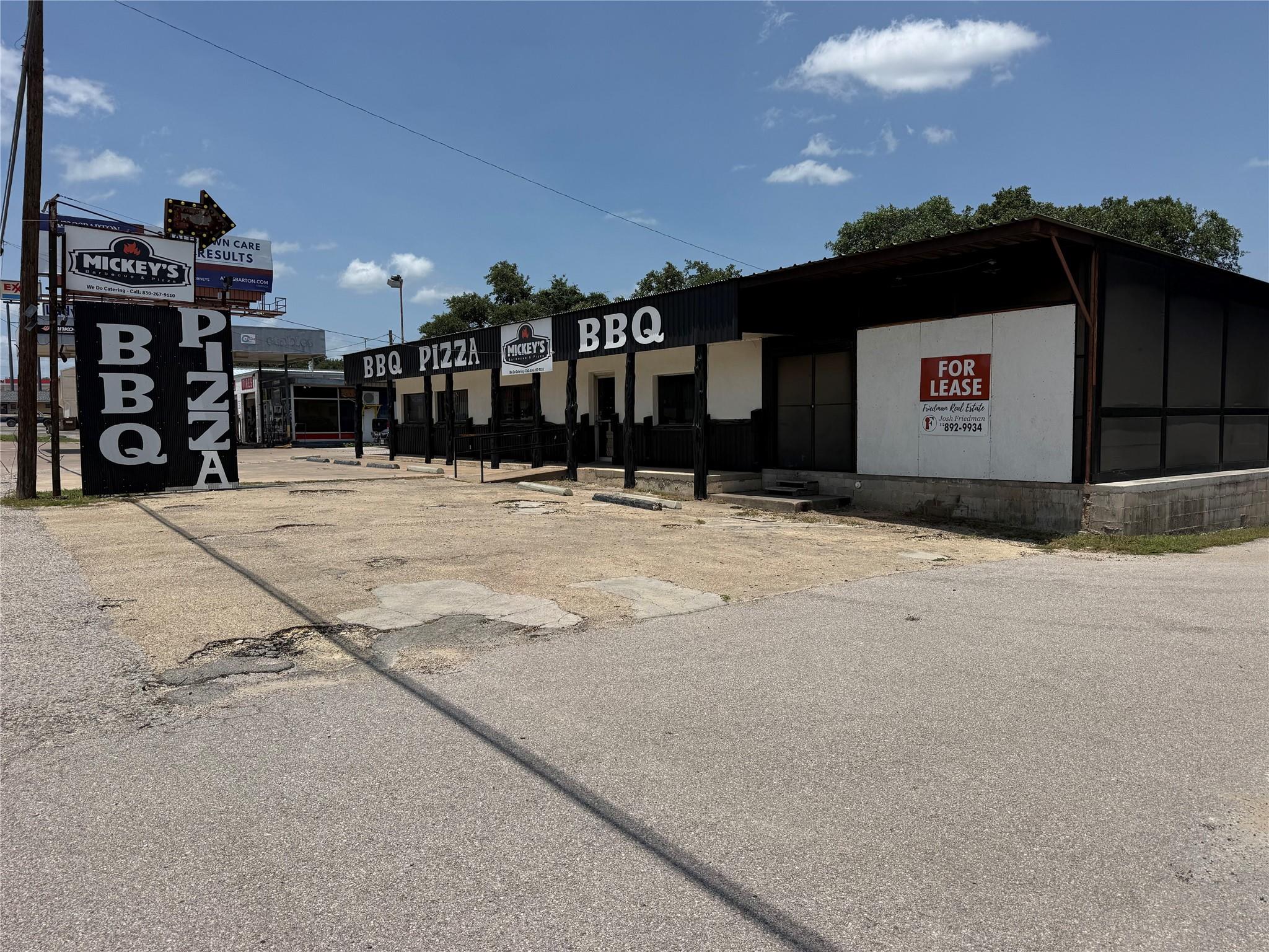 211 S US Highway 281