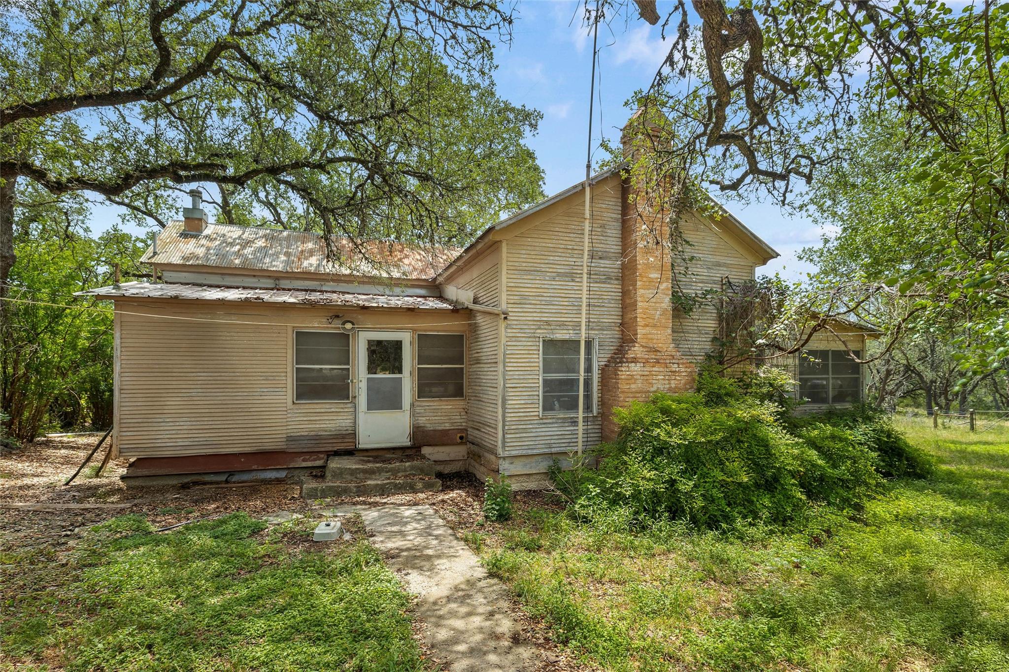 1128 Posey Ranch RD