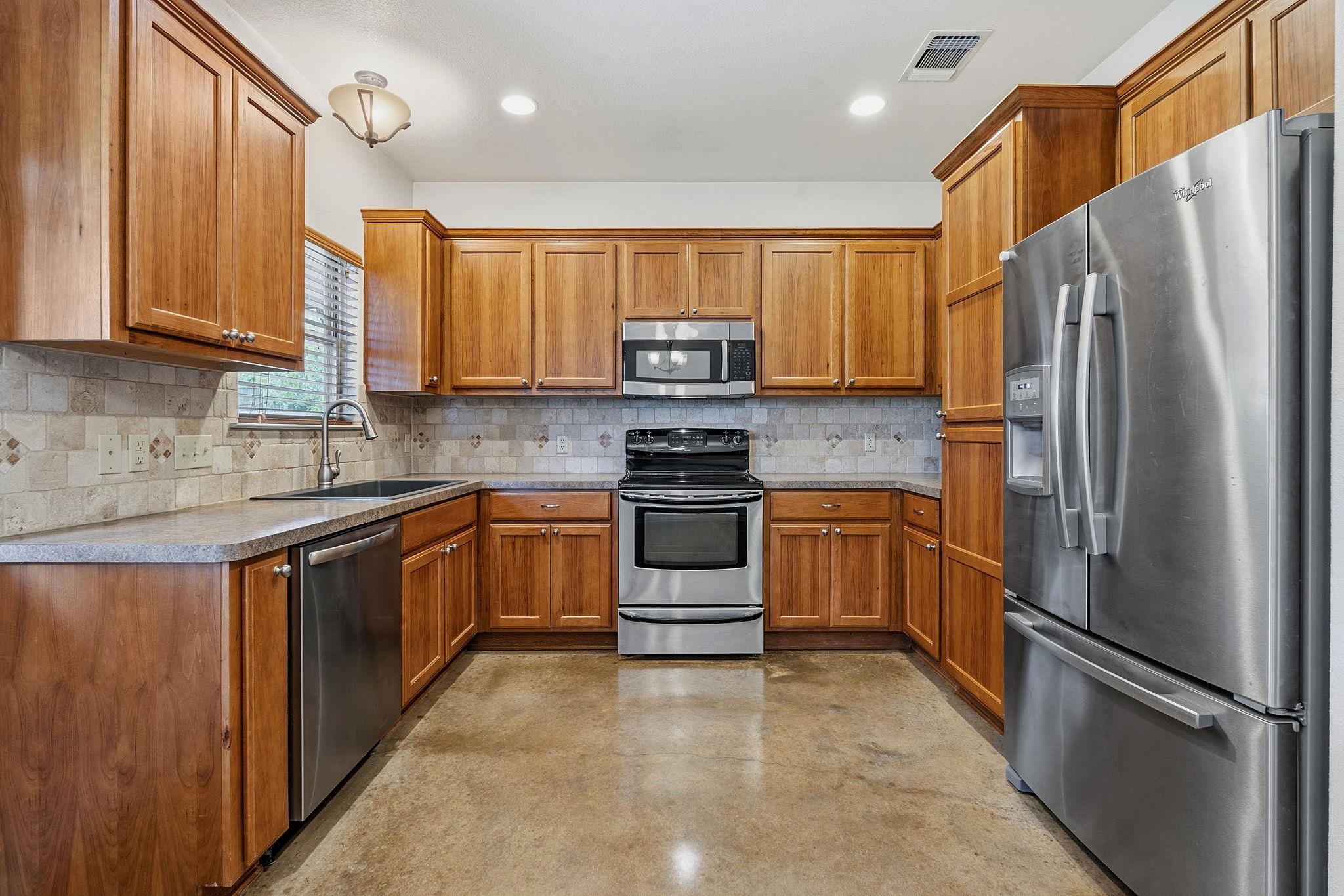 10215 Twin Lake LOOP