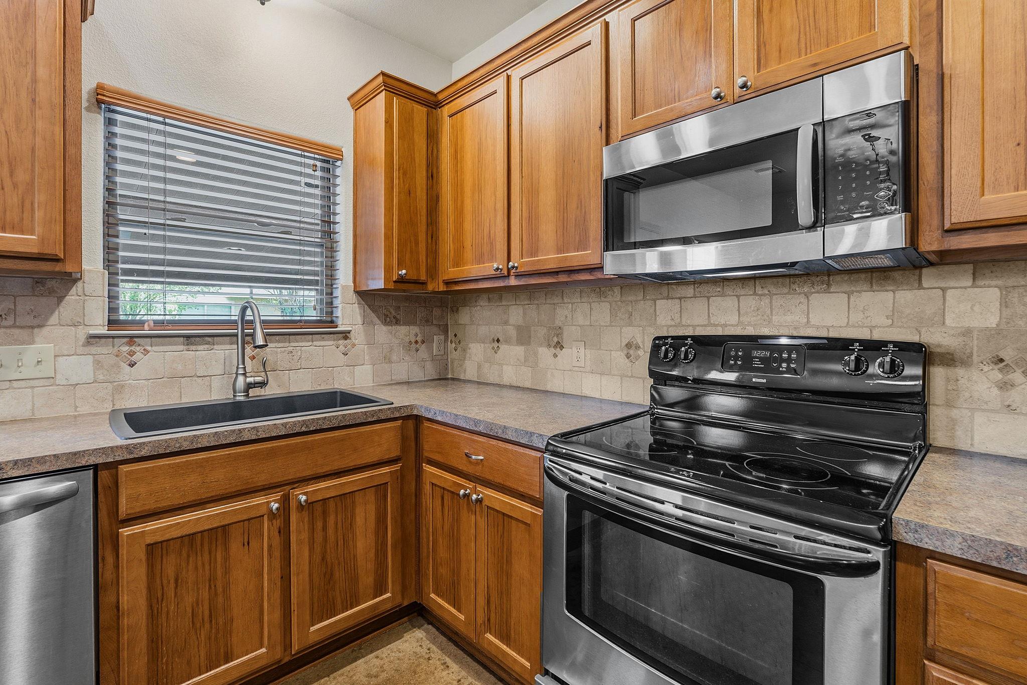 10215 Twin Lake LOOP