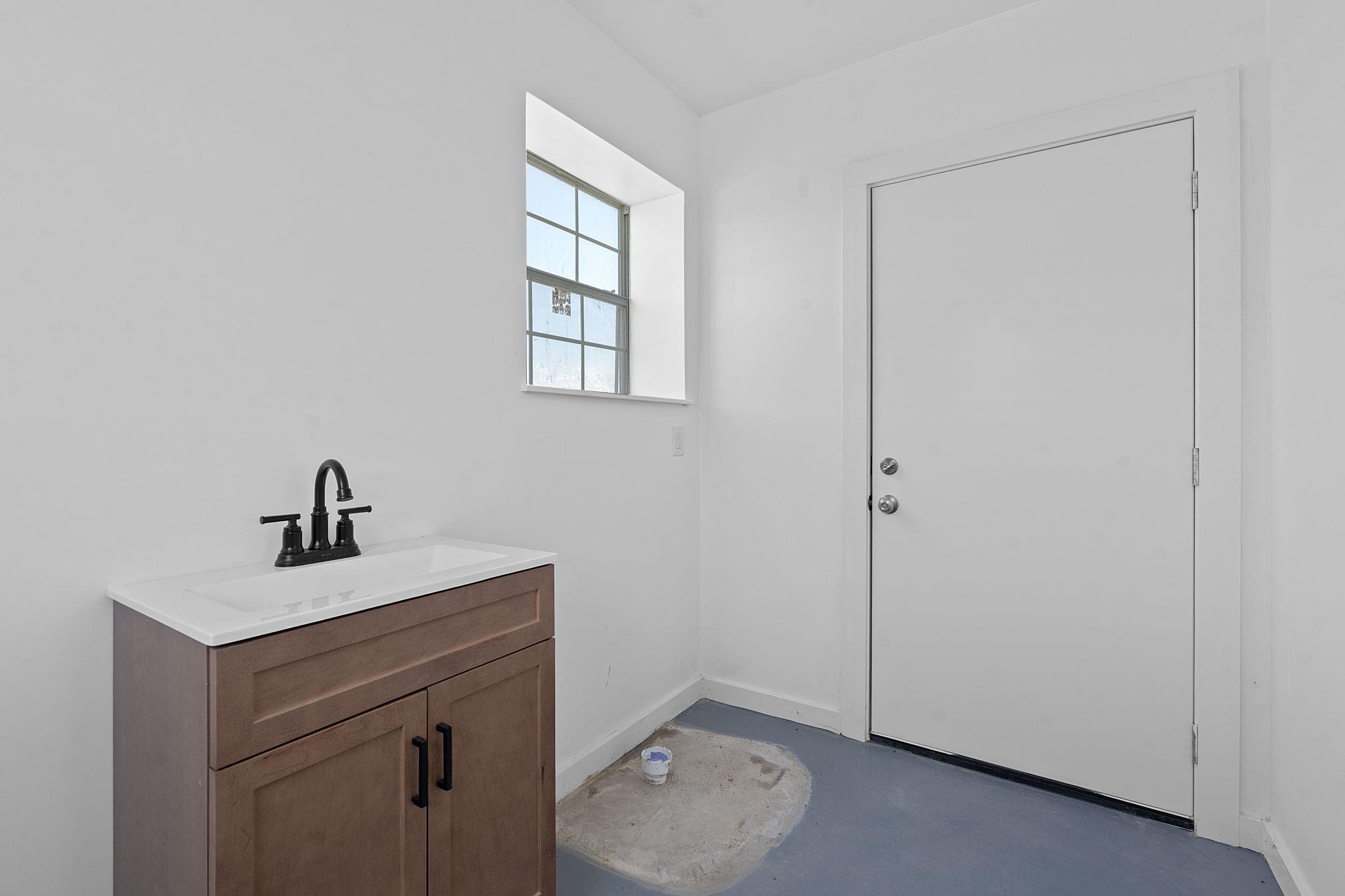 456 Jones Ave # C