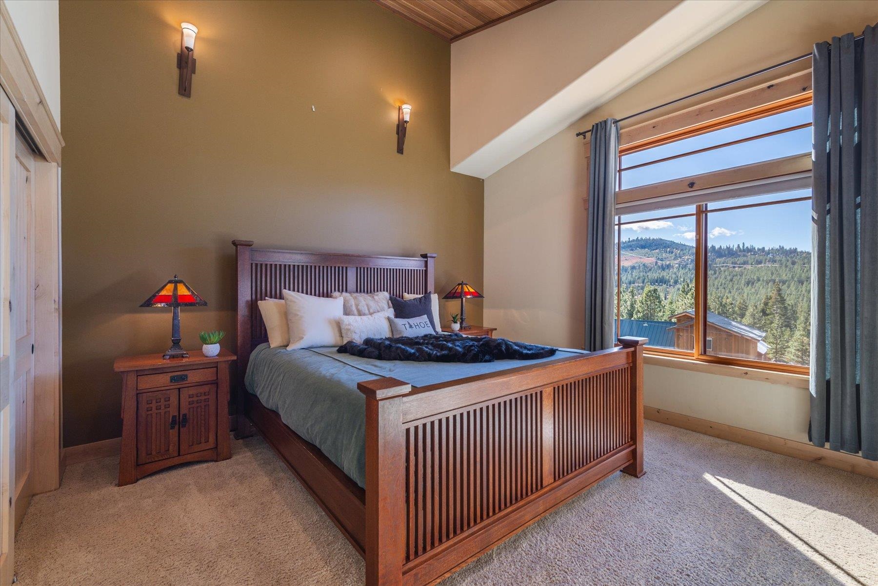 12530 Pinnacle Loop