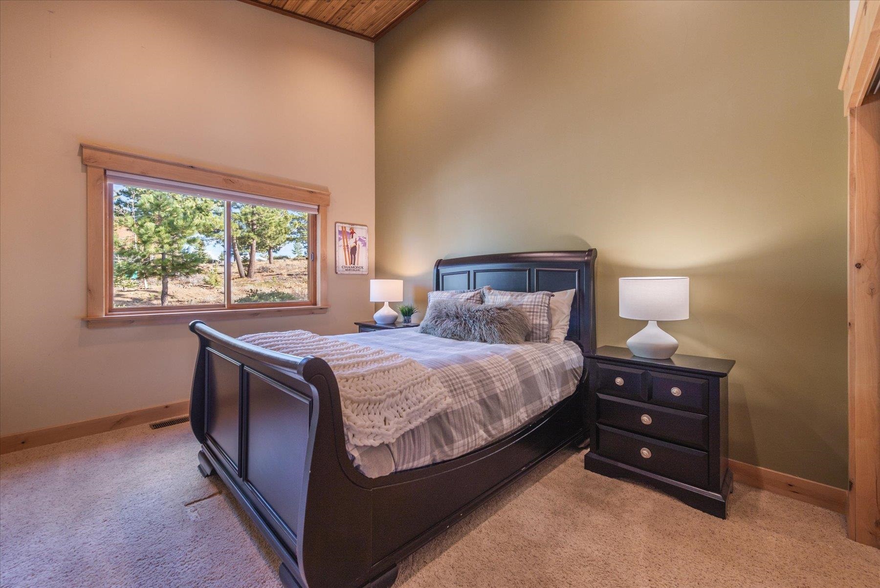 12530 Pinnacle Loop