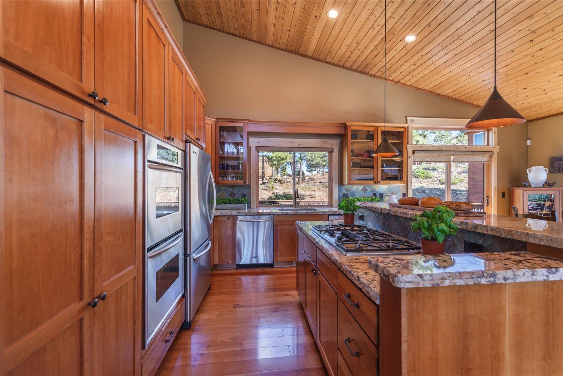 12530 Pinnacle Loop