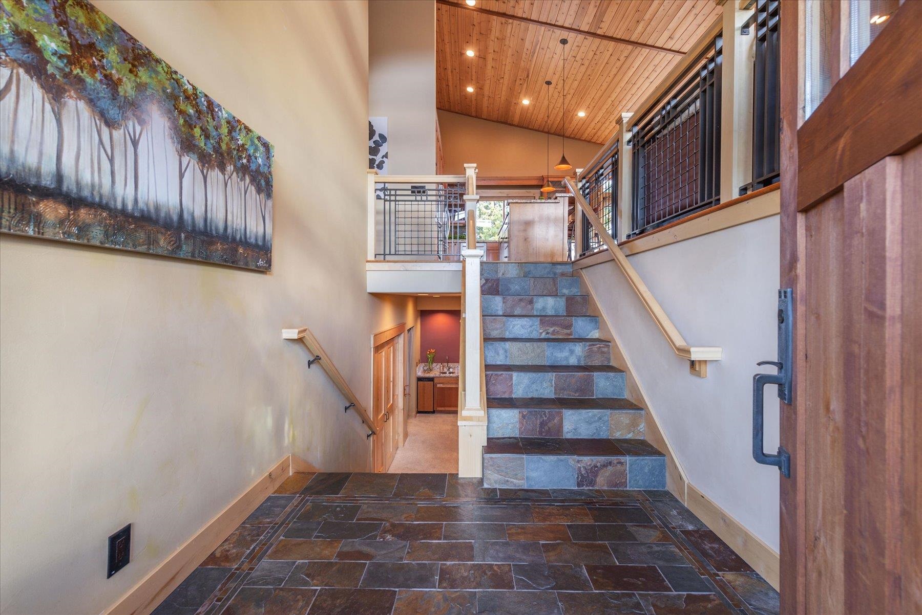 12530 Pinnacle Loop