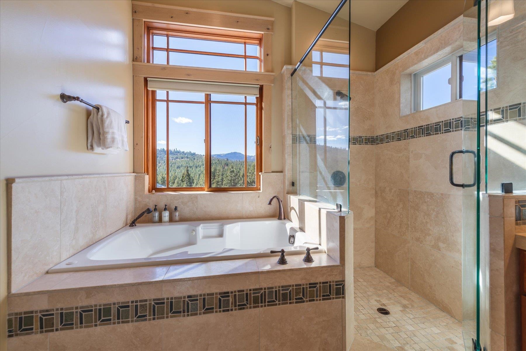 12530 Pinnacle Loop