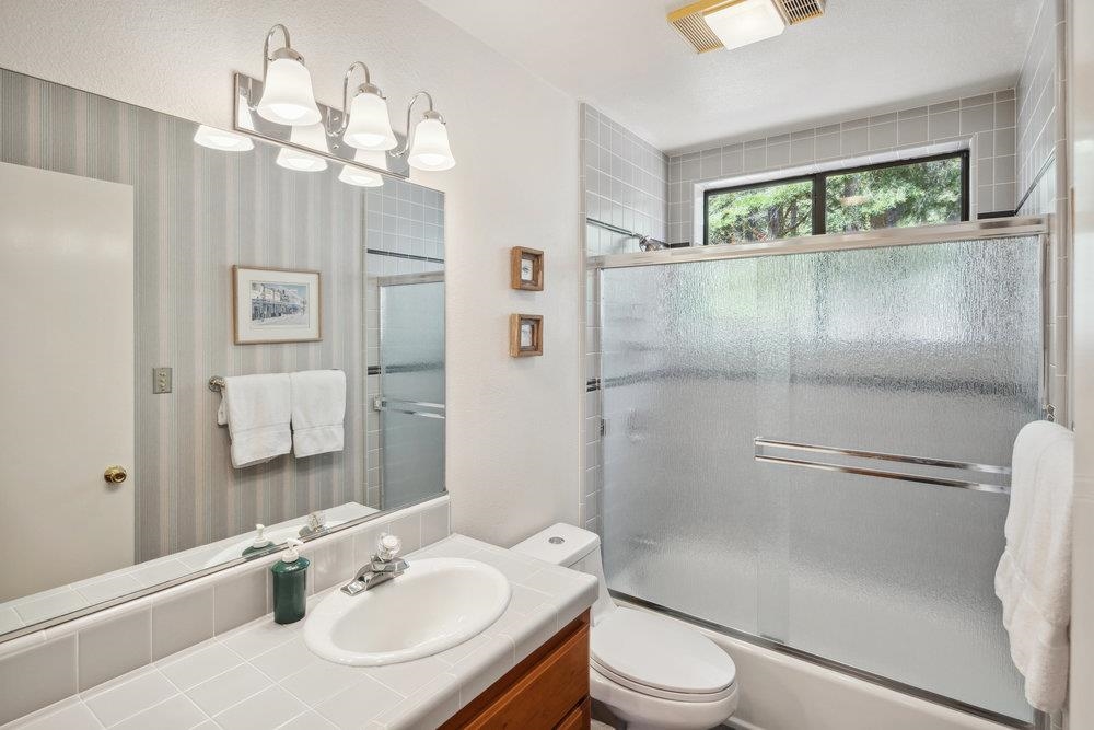 2700 Rustic Lane