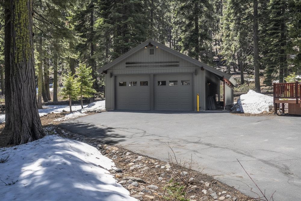 2700 Rustic Lane