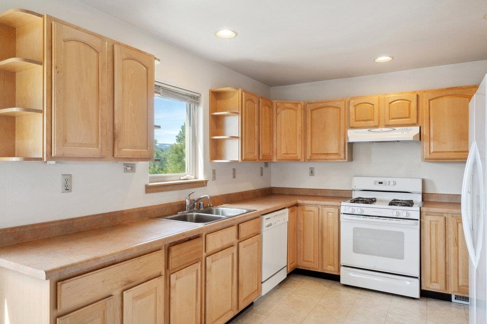 12071 Highland Avenue
