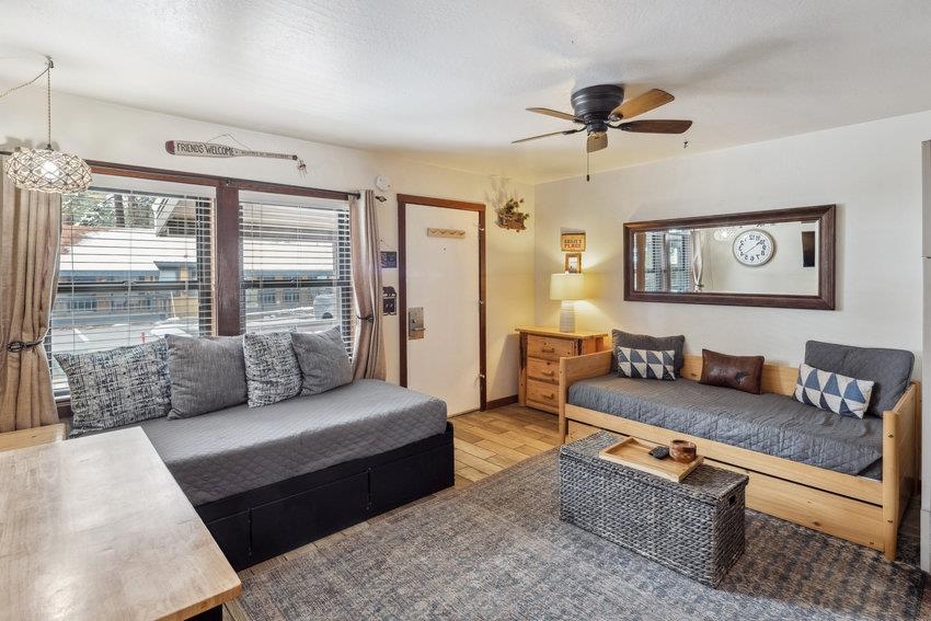 6943 North Lake Boulevard Unit: 44