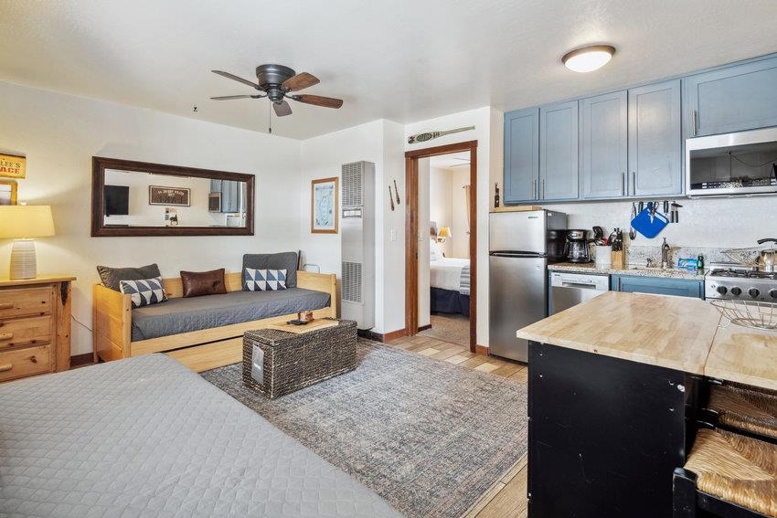 6943 North Lake Boulevard Unit: 44