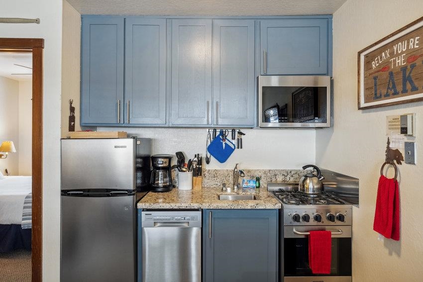 6943 North Lake Boulevard Unit: 44