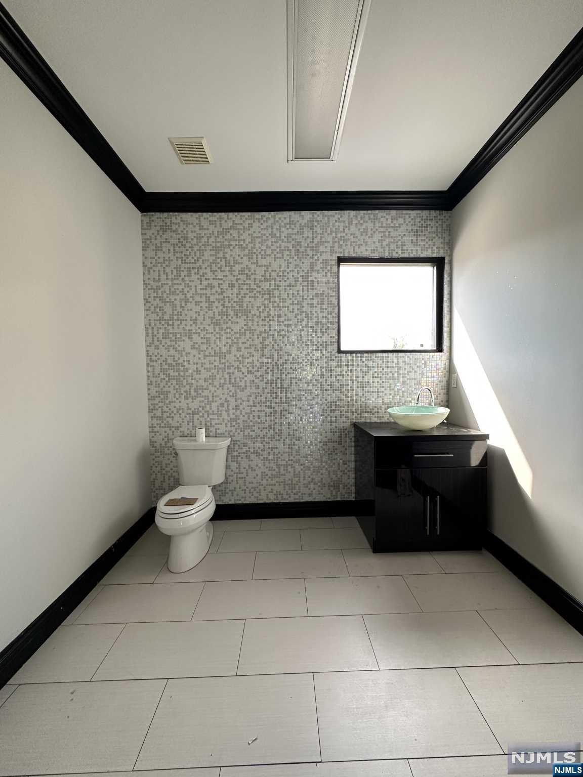 453 Main Street Unit: 2A