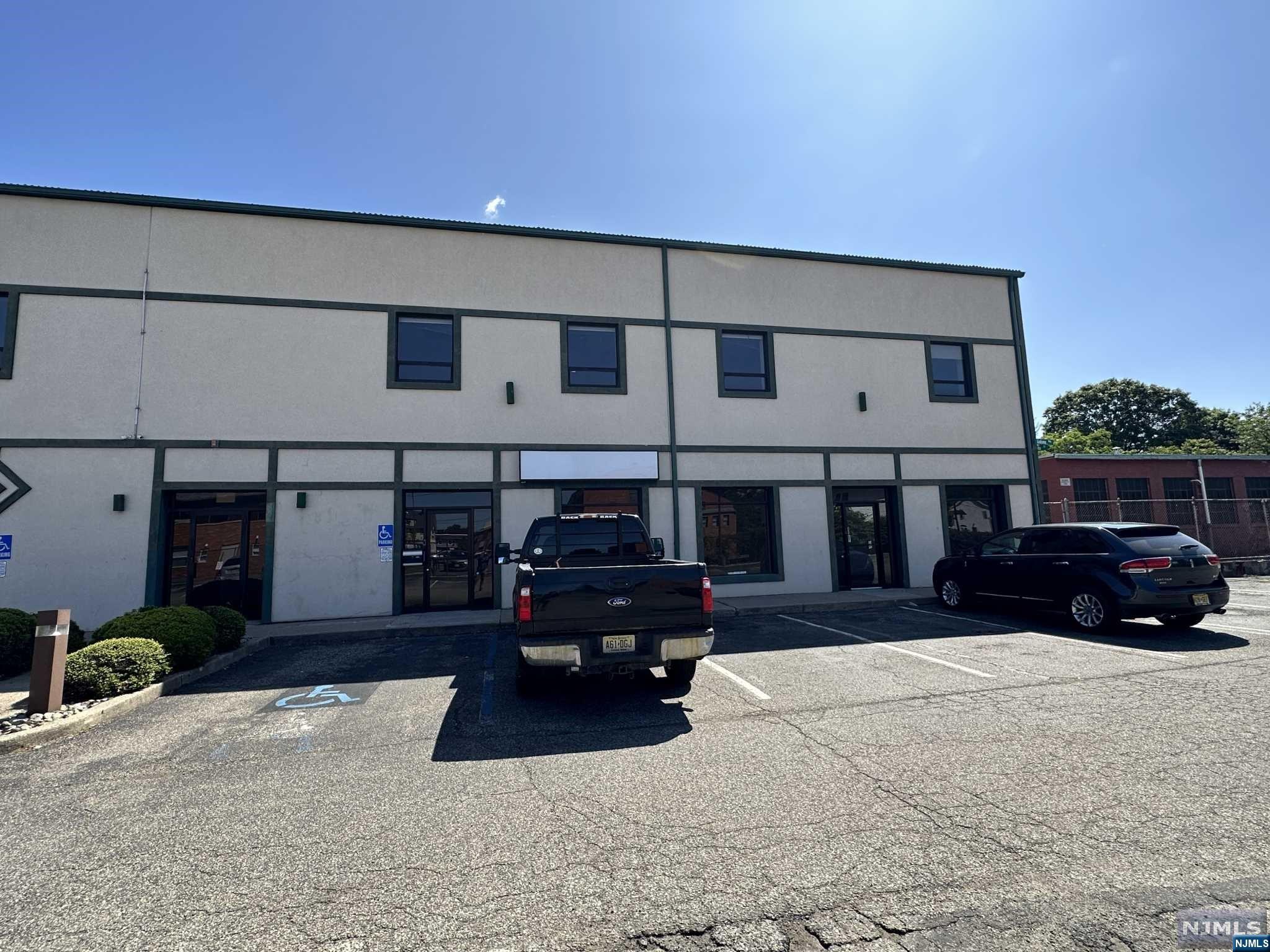 453 Main Street Unit: 4