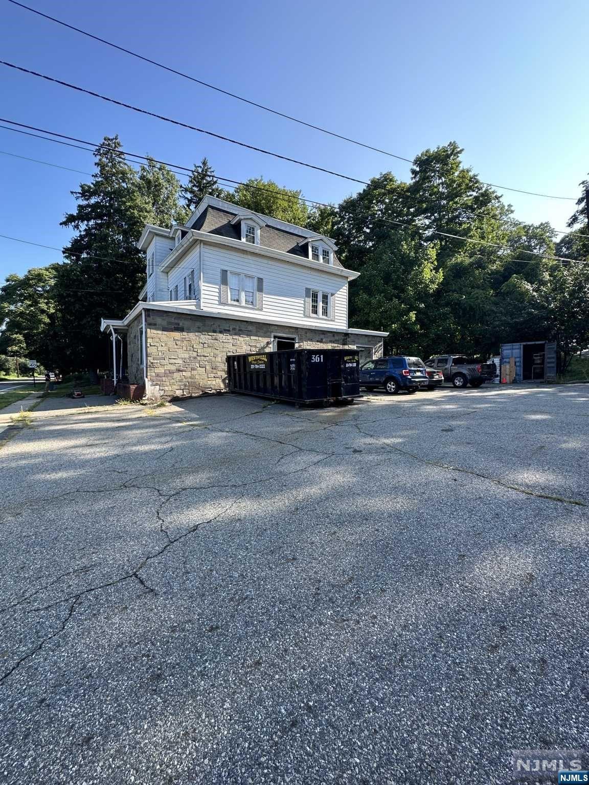 216 Broadway 4